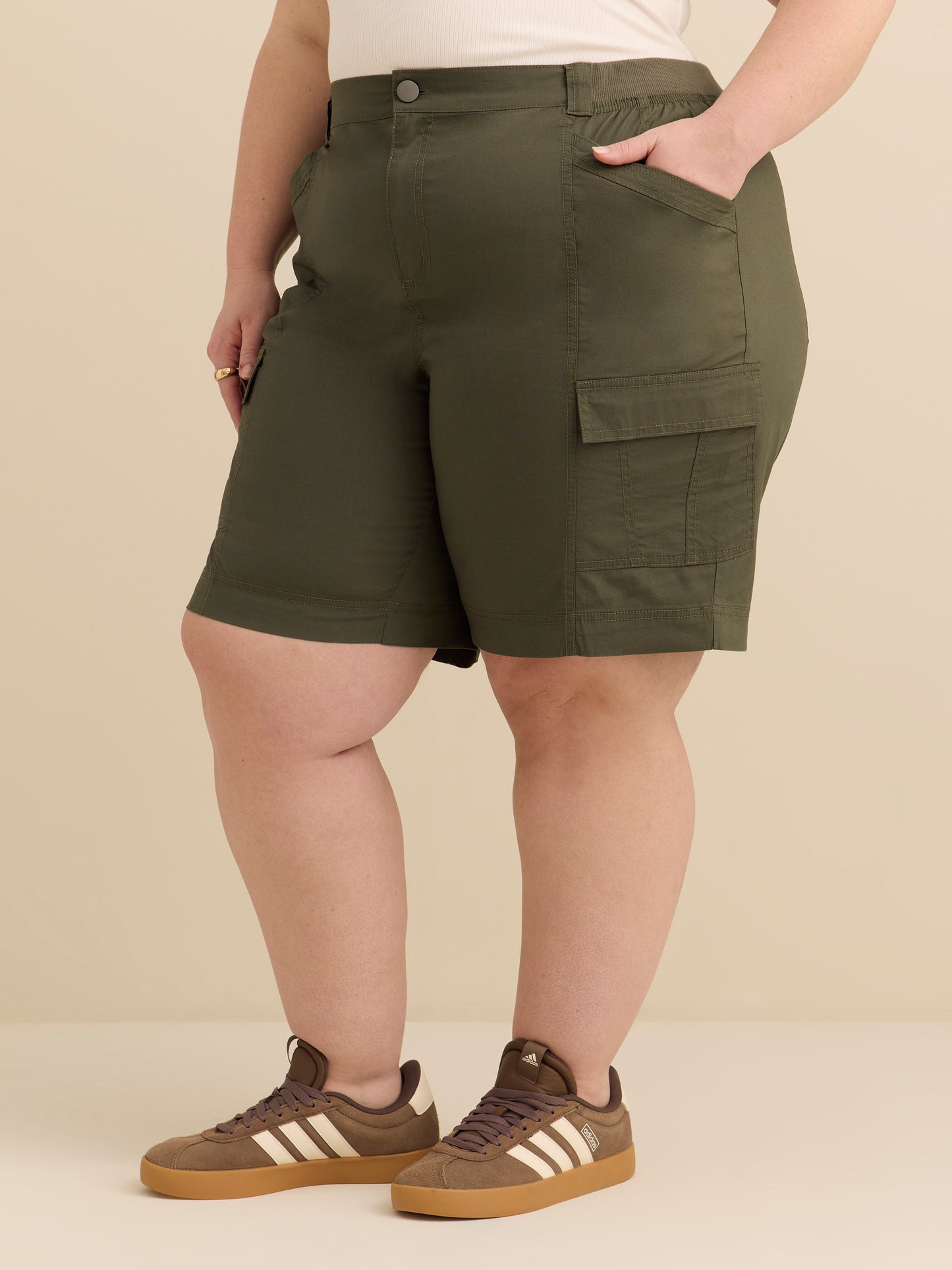 Bermuda uni avec poches cargo