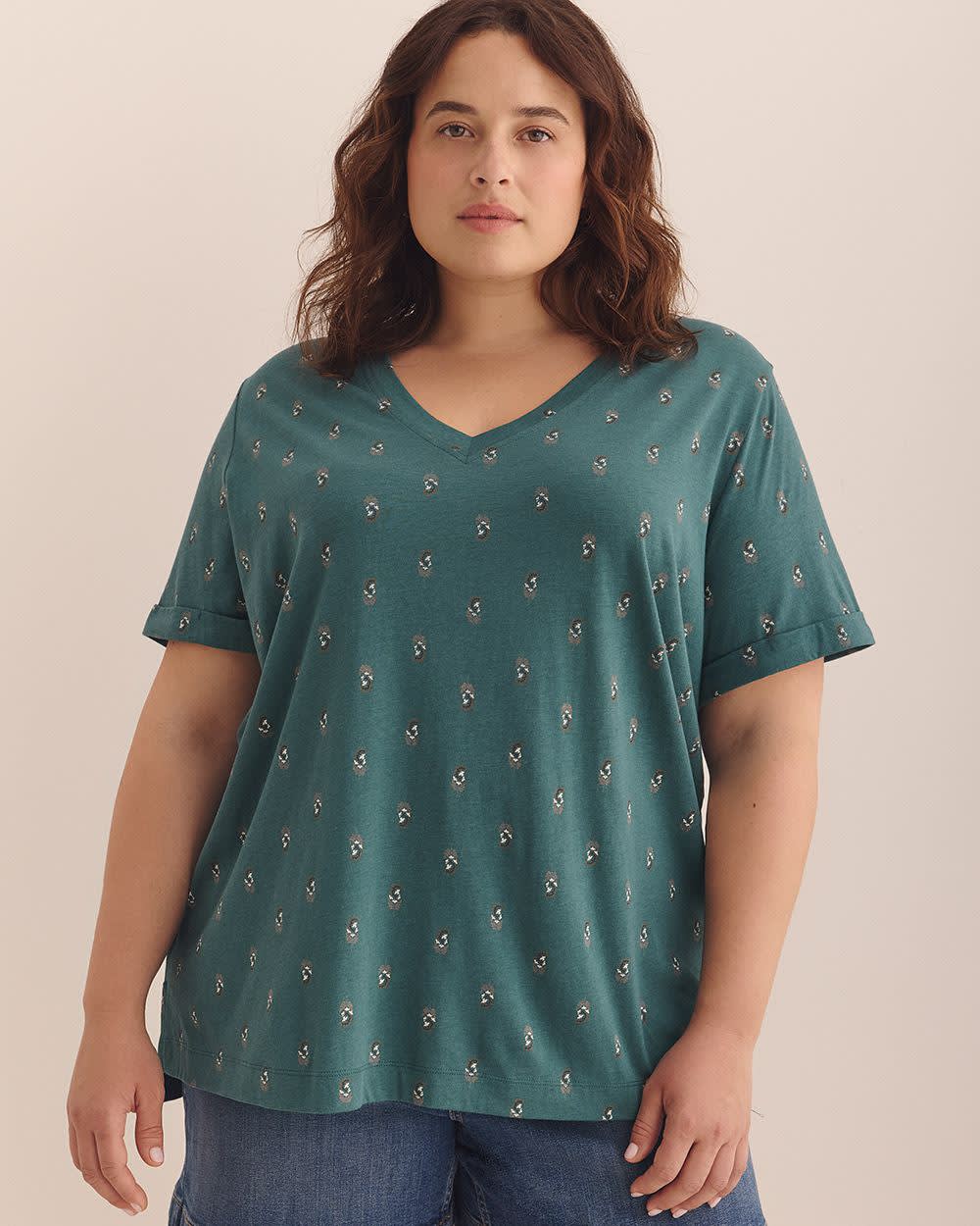 Boyfriend-Fit V-Neck T-Shirt - PENN. Essentials