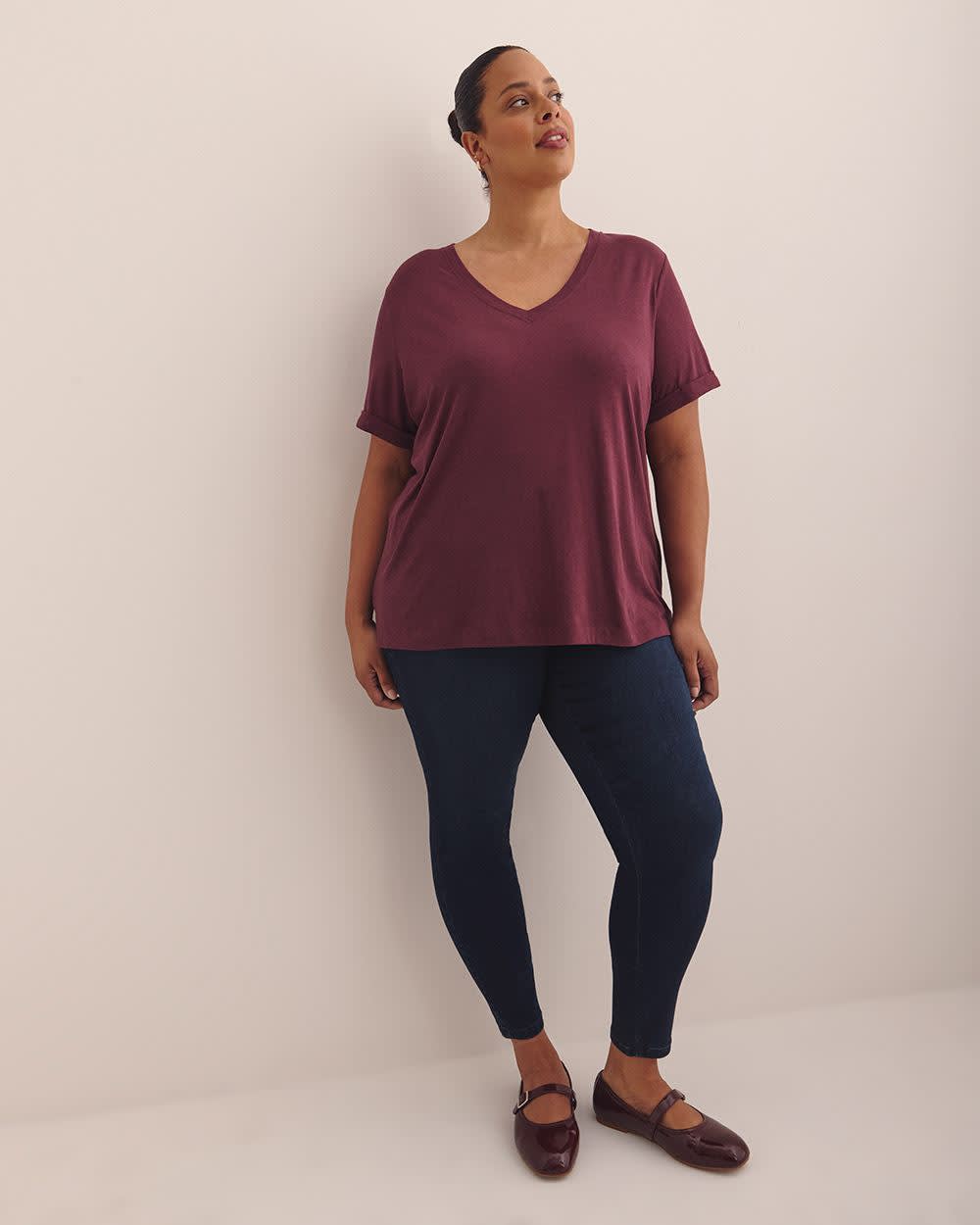 Boyfriend-Fit V-Neck T-Shirt - PENN. Essentials