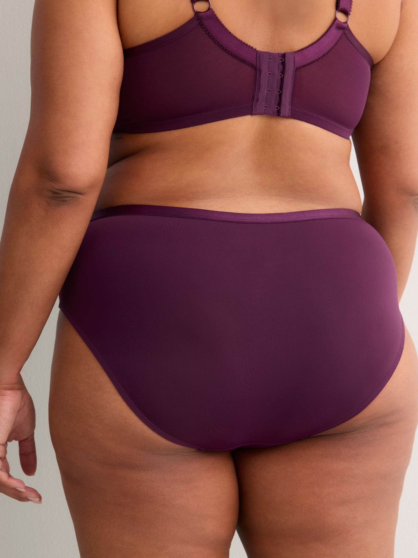 High-Cut Microfibre Brief with Side Embroidery - Déesse
