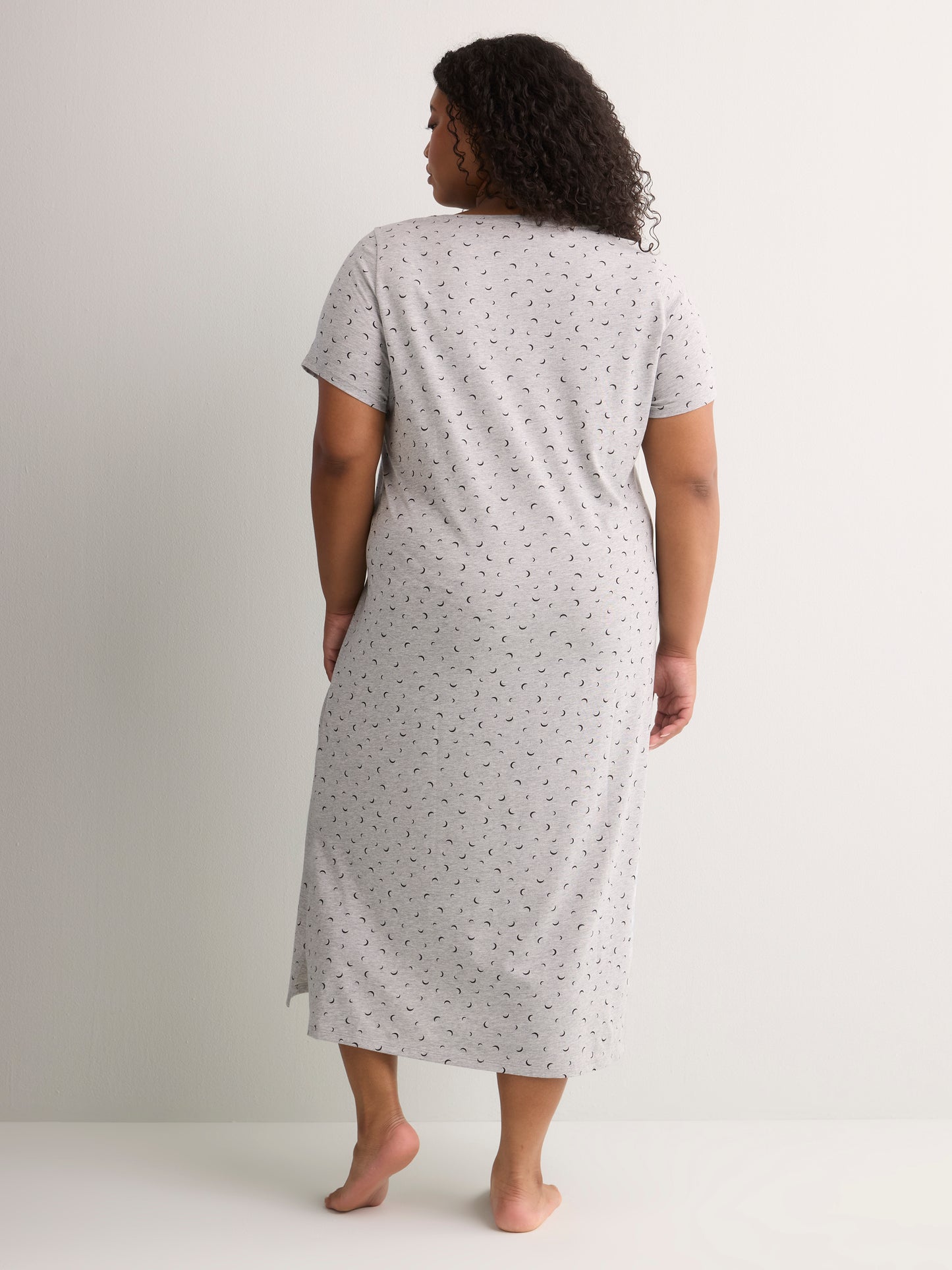 Heather Gray Moon-Print Short-Sleeve Long Sleepshirt - tiVOGLIO