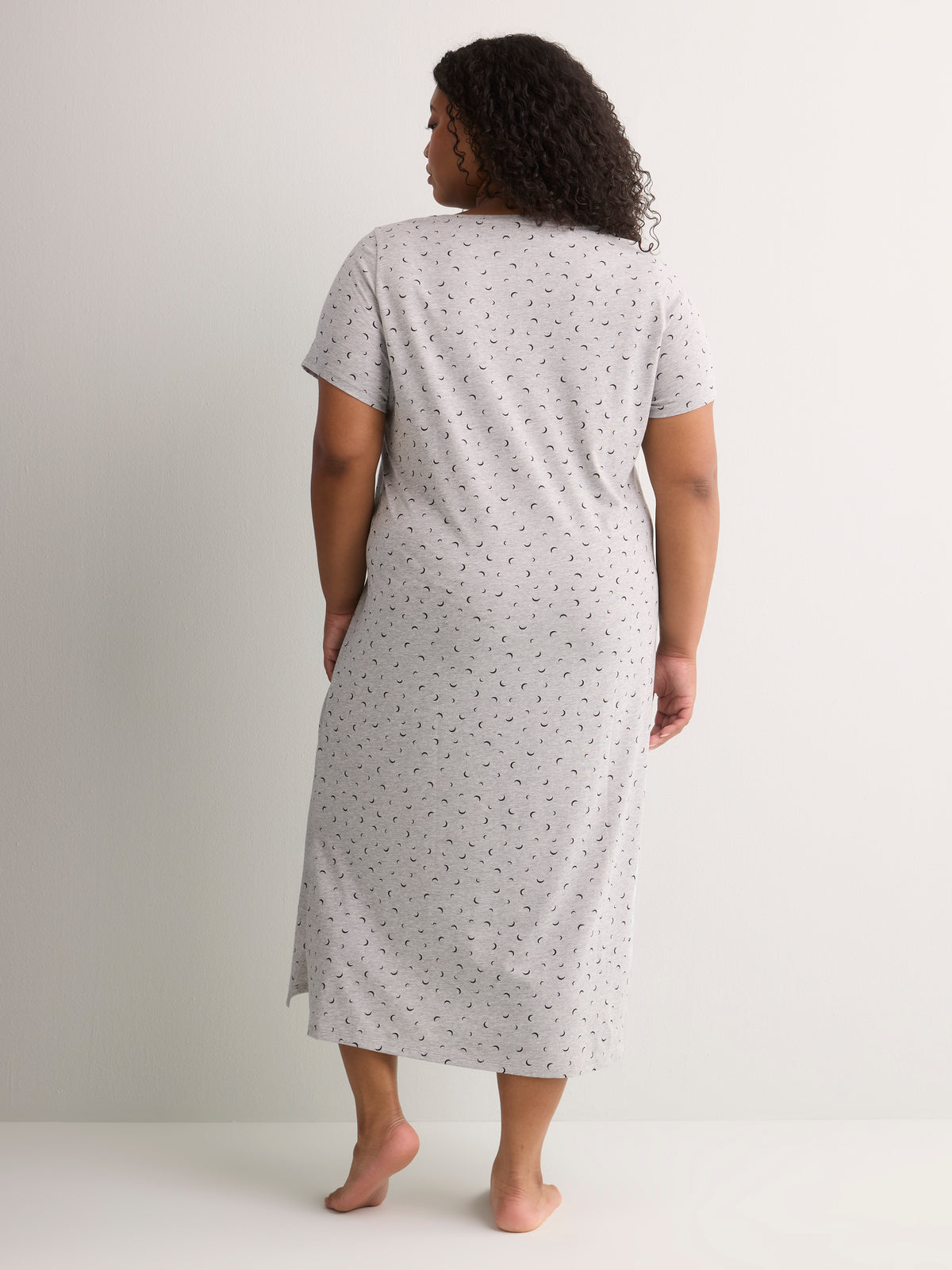 Heather Gray Moon-Print Short-Sleeve Long Sleepshirt - tiVOGLIO