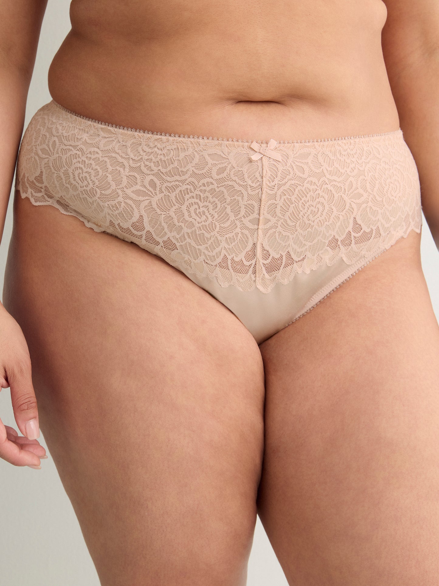 Essential Lace Thong - Déesse Collection