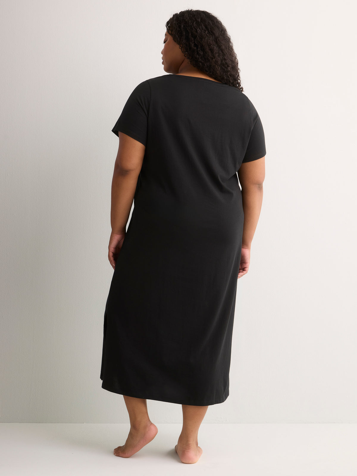 Black Short-Sleeve Long Sleepshirt with Moon Cat Chest Print - tiVOGLIO