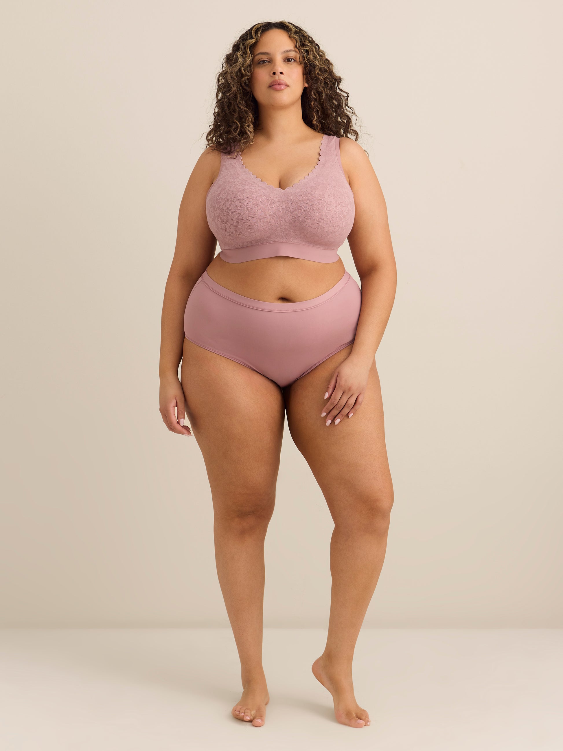 Wireless Lace Padded Bra with Scalloped Neckline - ti Voglio