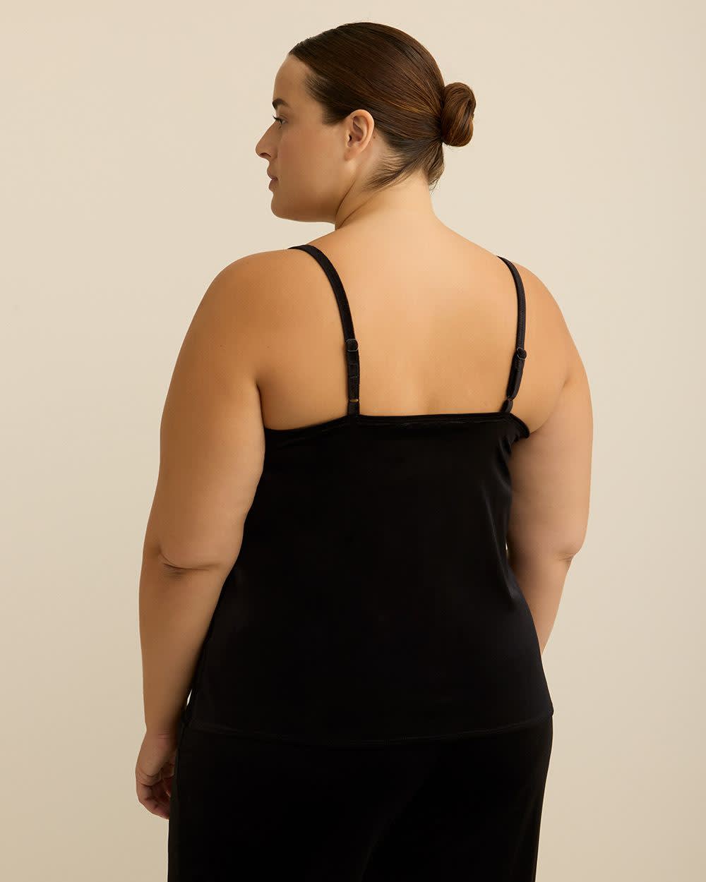 Haut de pyjama en velours tricoté Déesse – Col en V, détails en dentelle, bretelles ajustables