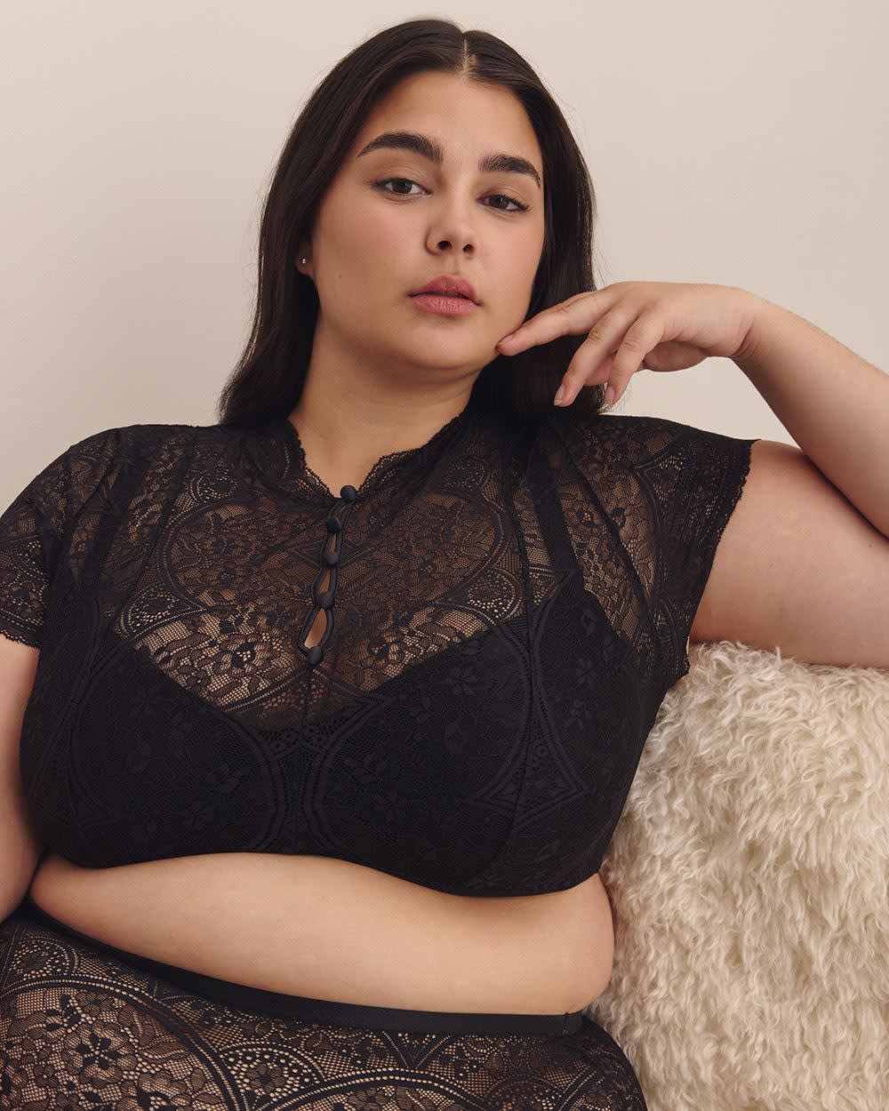 Haut court sexy en dentelle noire avec bonnets balconnets, avec armature - Déesse Collection