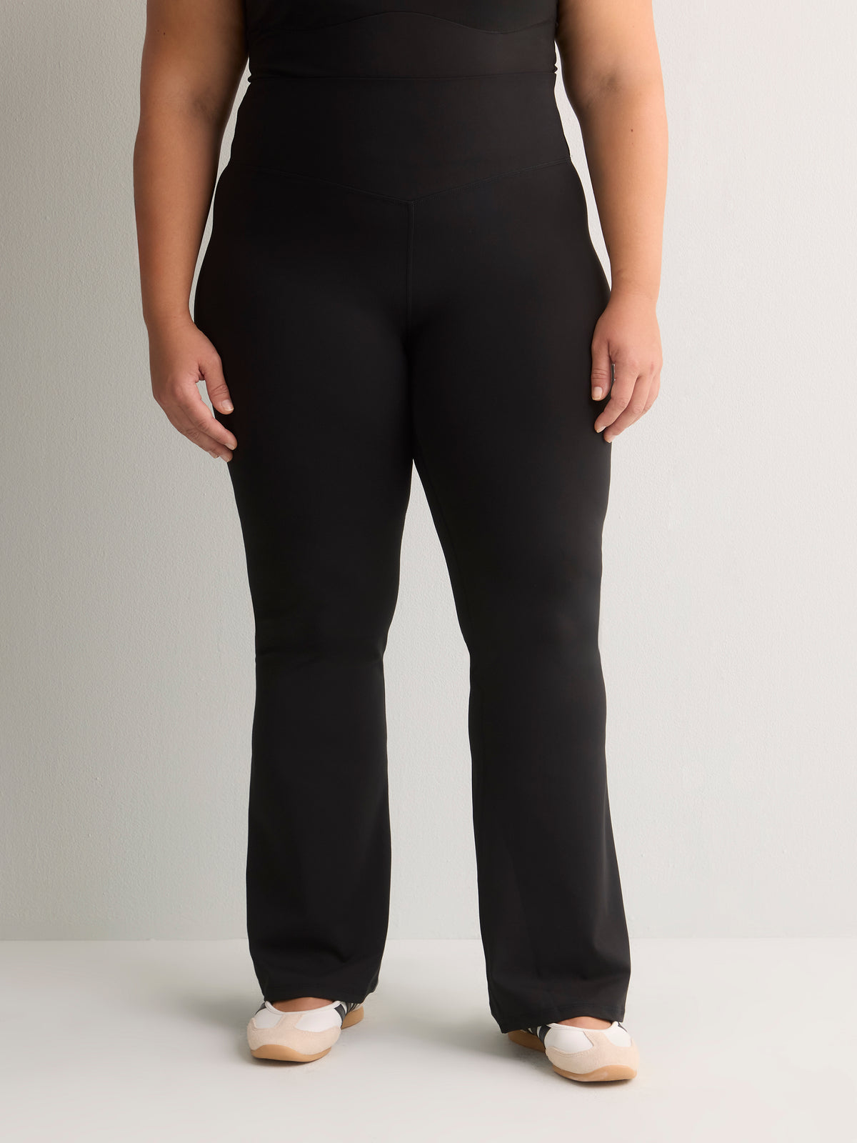Pantalon en tricot PureLuxe à taille haute et jambe semi-évasée - Fabletics