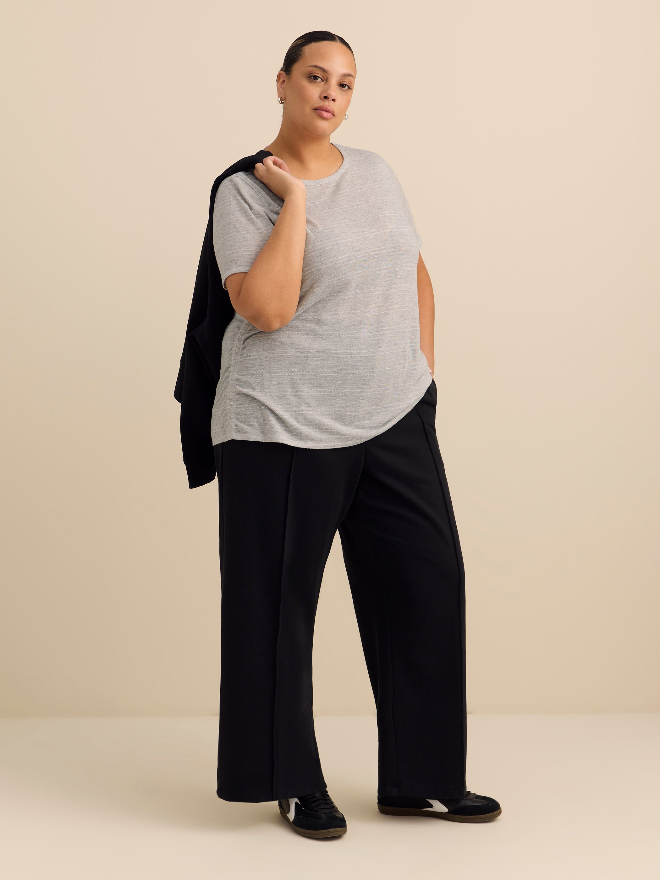 T-shirt à  col rond avec détail froncé sur le côté - Active Zone