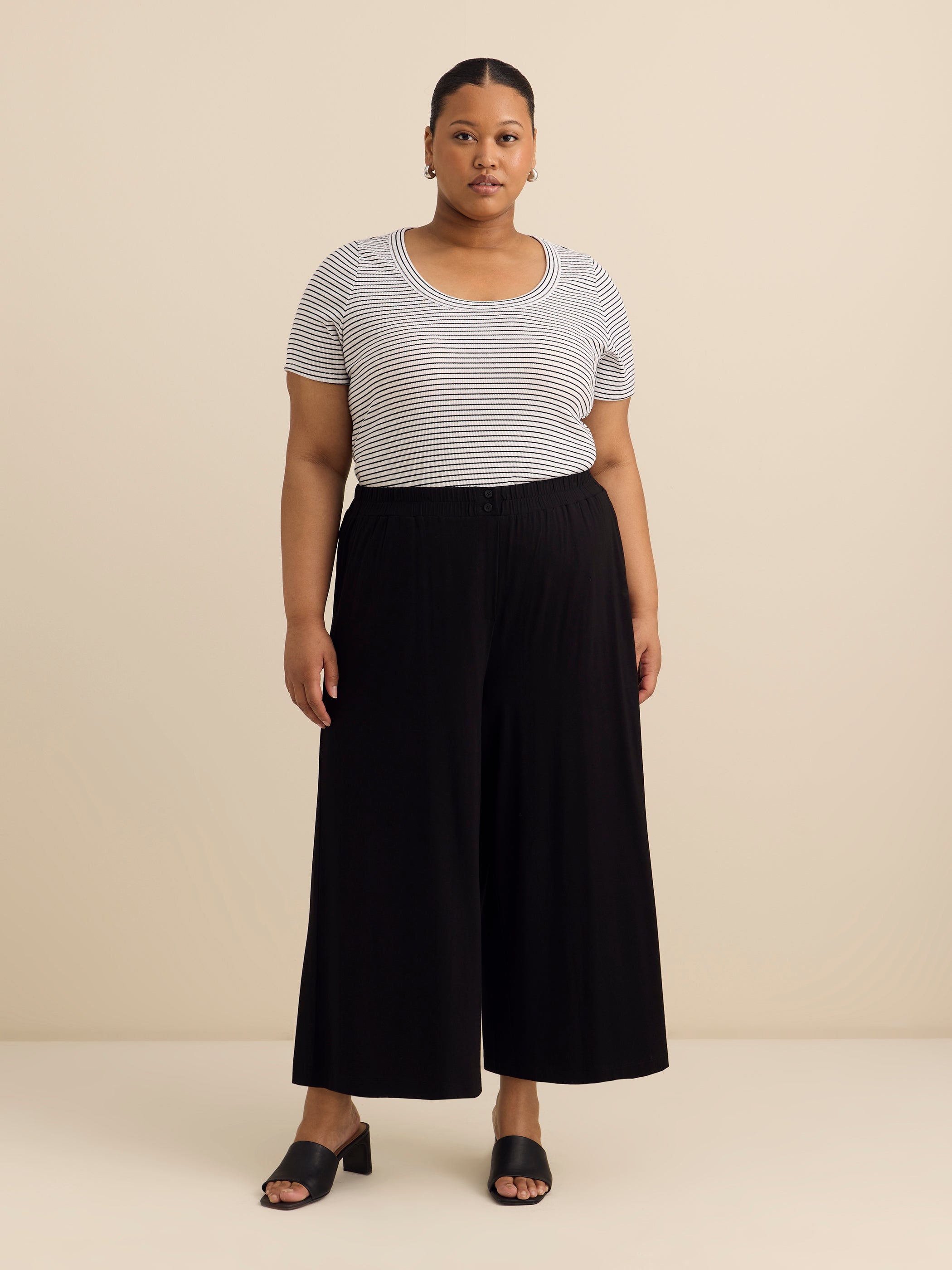Wide-Leg Cropped Pants