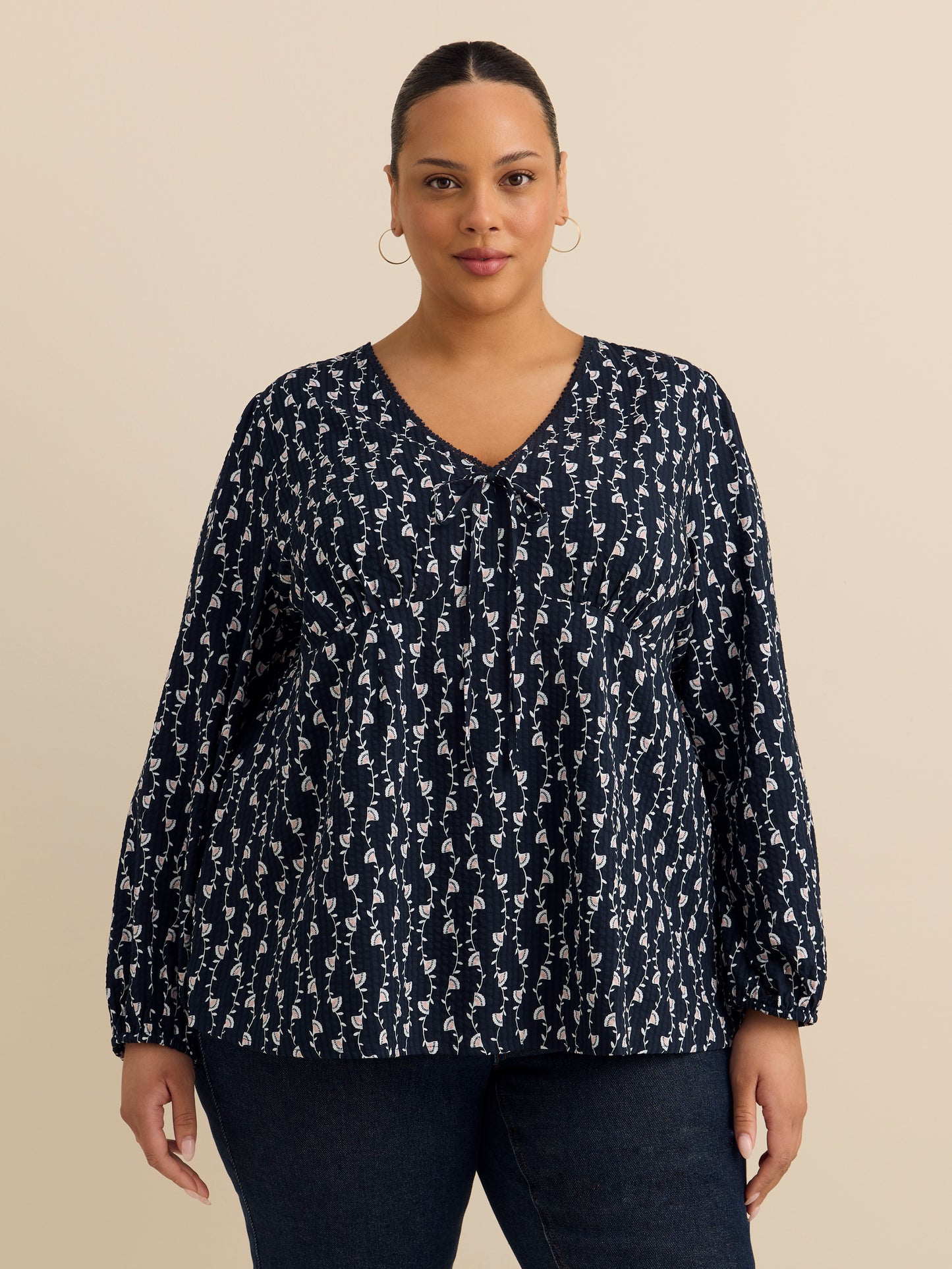 Blouse évasée avec encolure en V