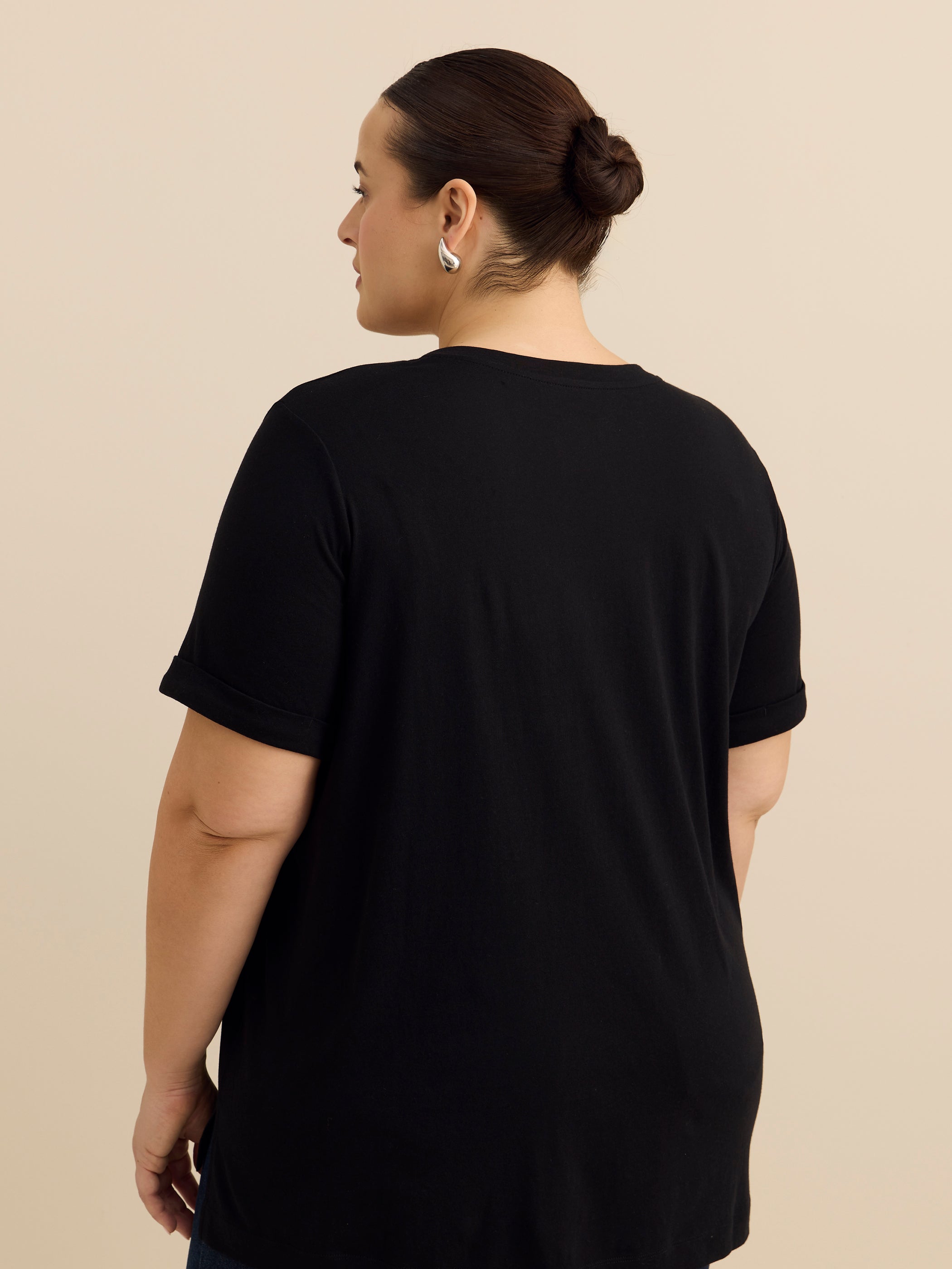 T-shirt avec col en V, coupe boyfriend, tissu responsable