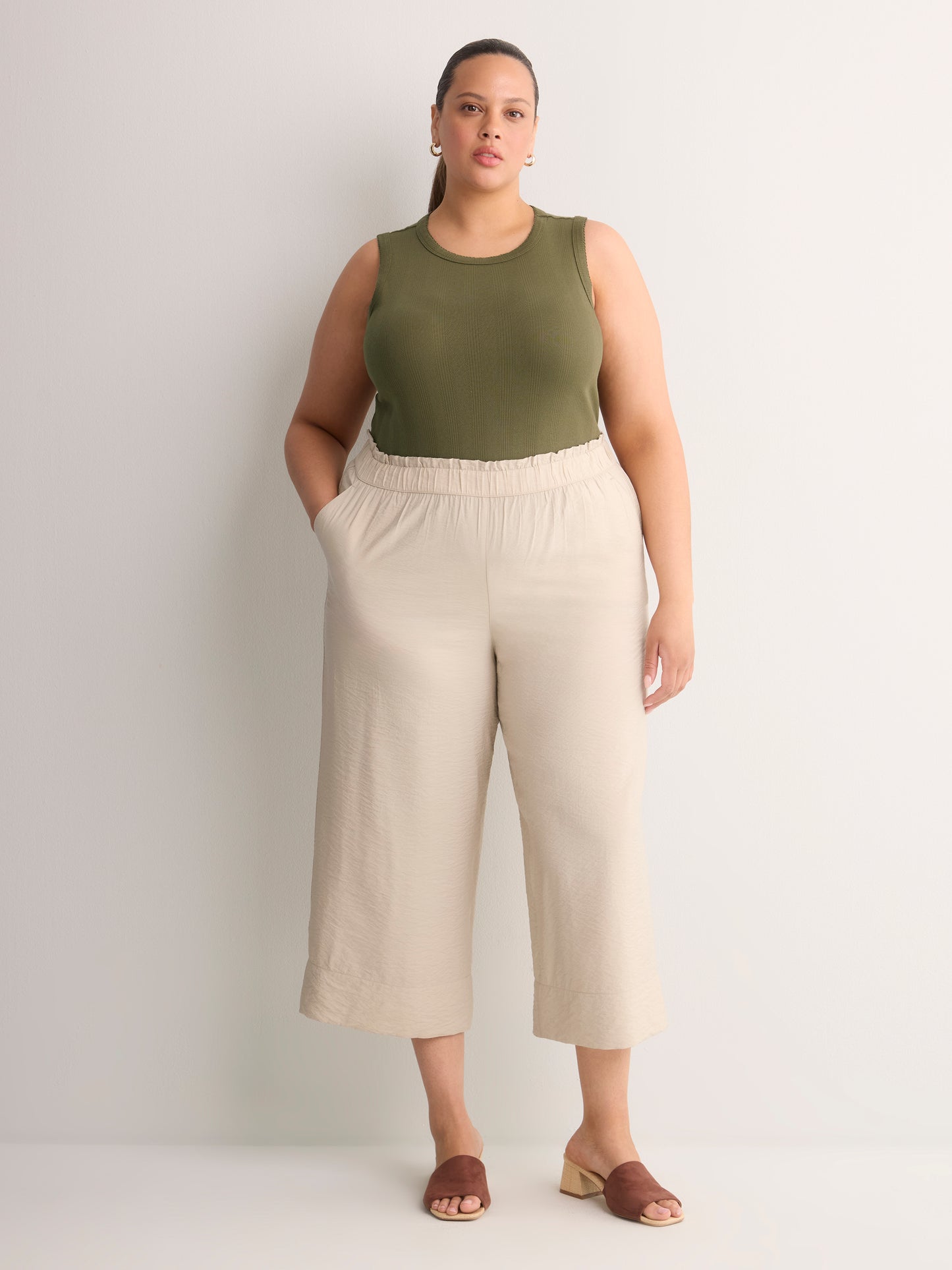 Woven Wide-Leg Slip-On Cropped Pant