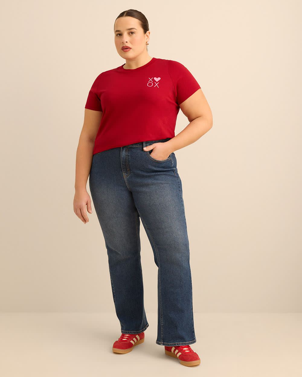 Haut à col rond et manches courtes avec imprimé sur la poitrine