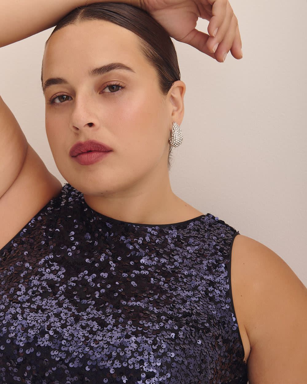 Robe courte évasée à paillettes sans manches avec boucle au dos