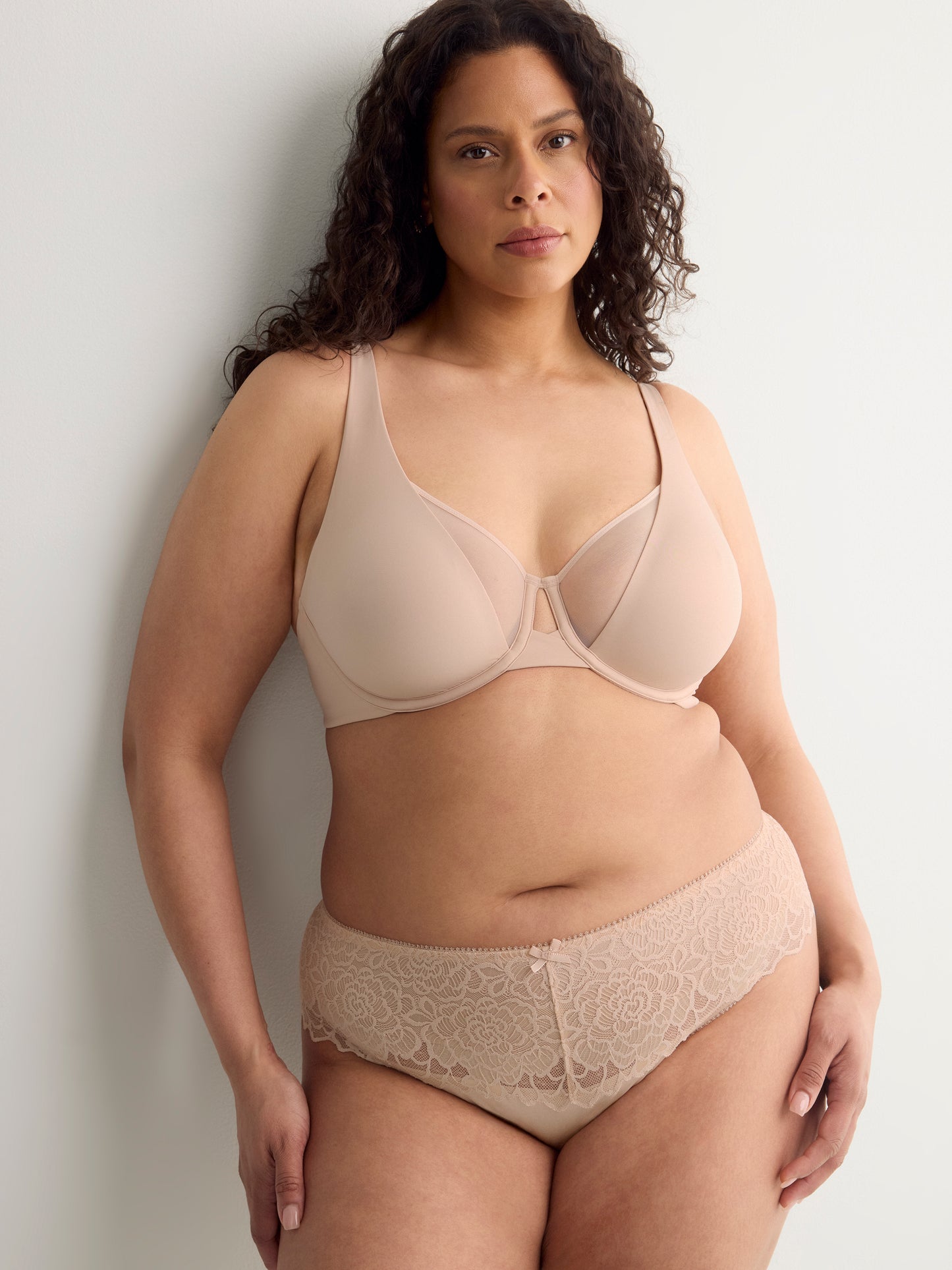 Essential Lace Thong - Déesse Collection