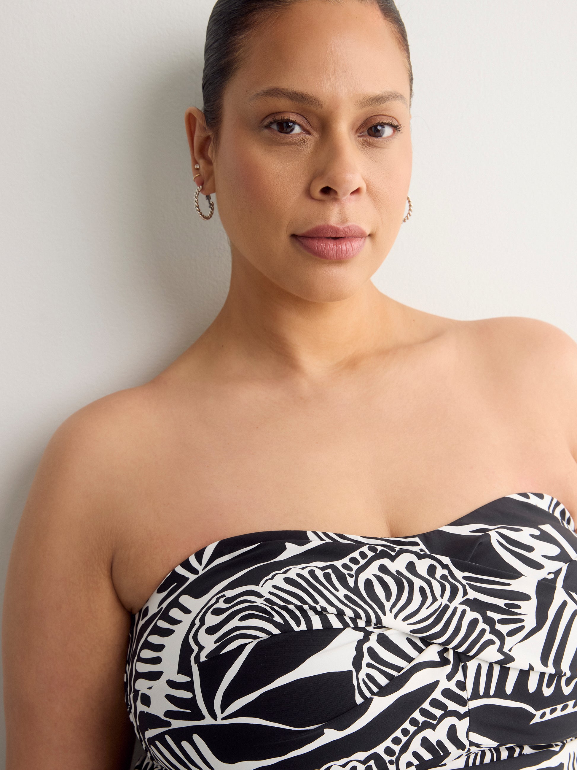 Black Foliage-Print Twisted Bandeau Tankini Top