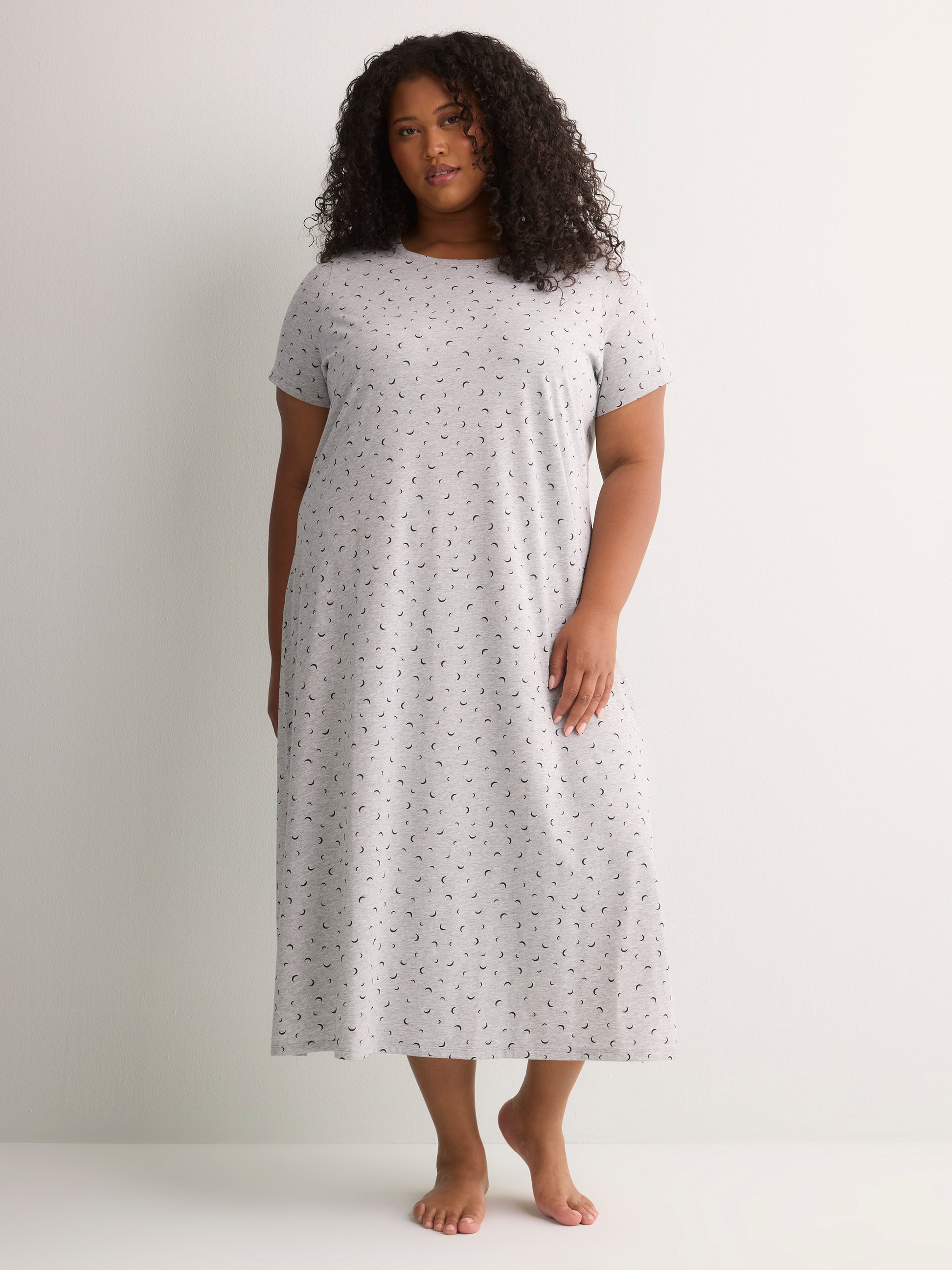 Heather Gray Moon-Print Short-Sleeve Long Sleepshirt - tiVOGLIO