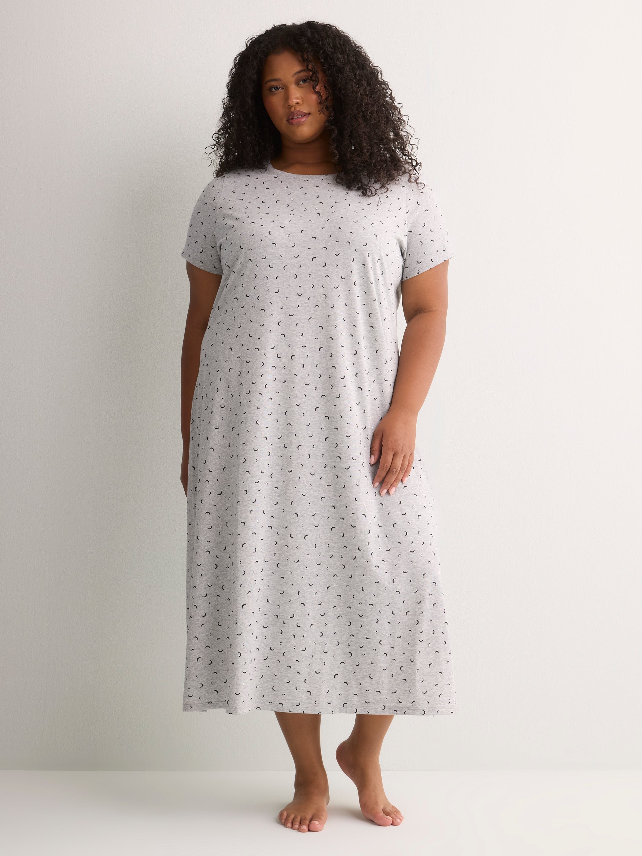 Heather Gray Moon-Print Short-Sleeve Long Sleepshirt - tiVOGLIO