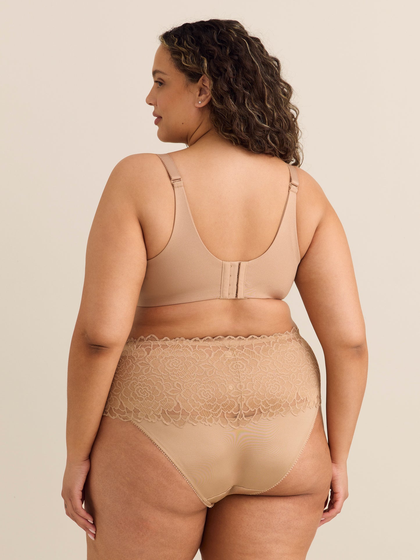 Soutien-gorge pigeonnant avec dentelle et armatures - Déesse Collection