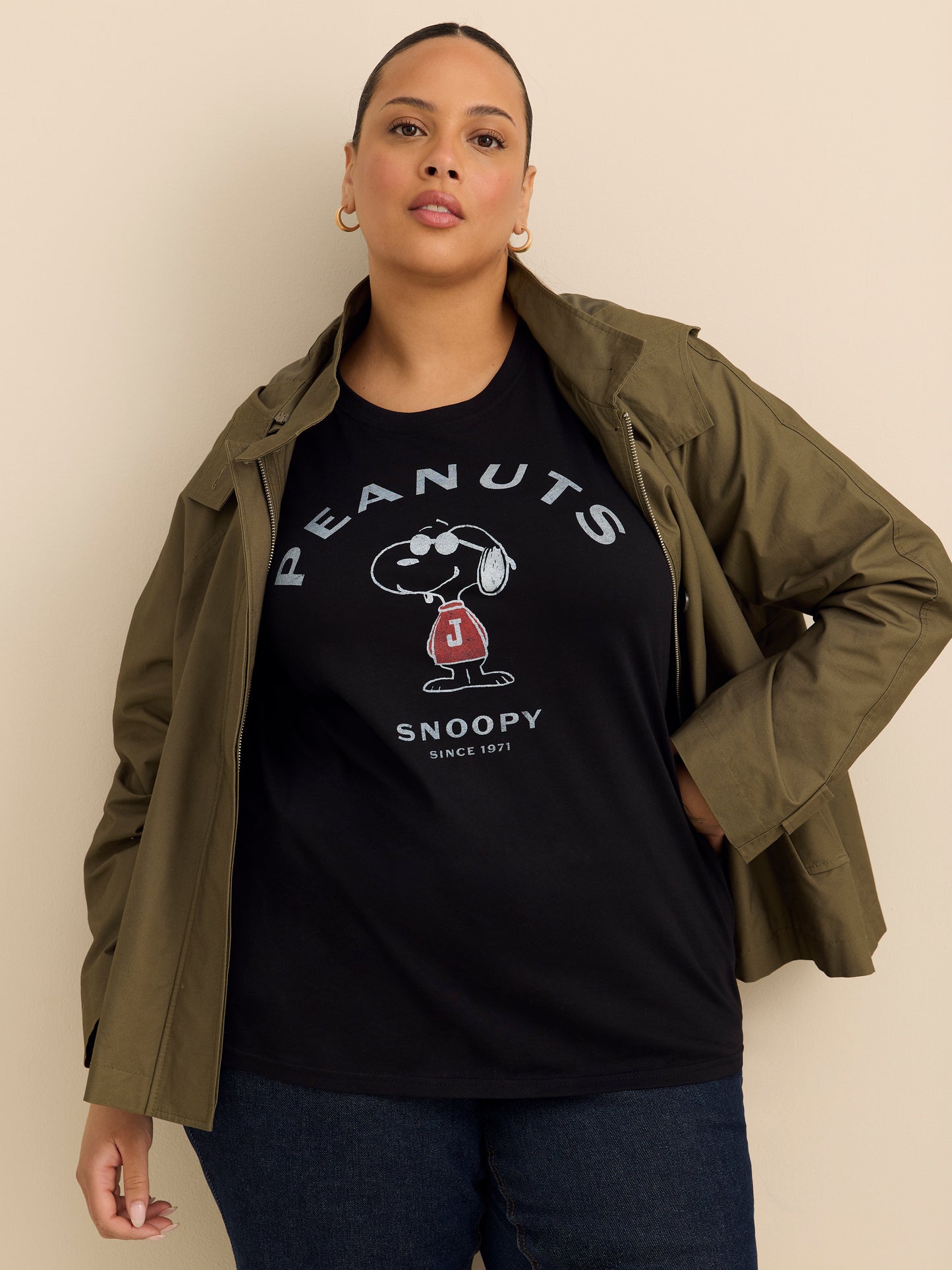 Black Short-Sleeve Crew Neck Tee with Snoopy Print