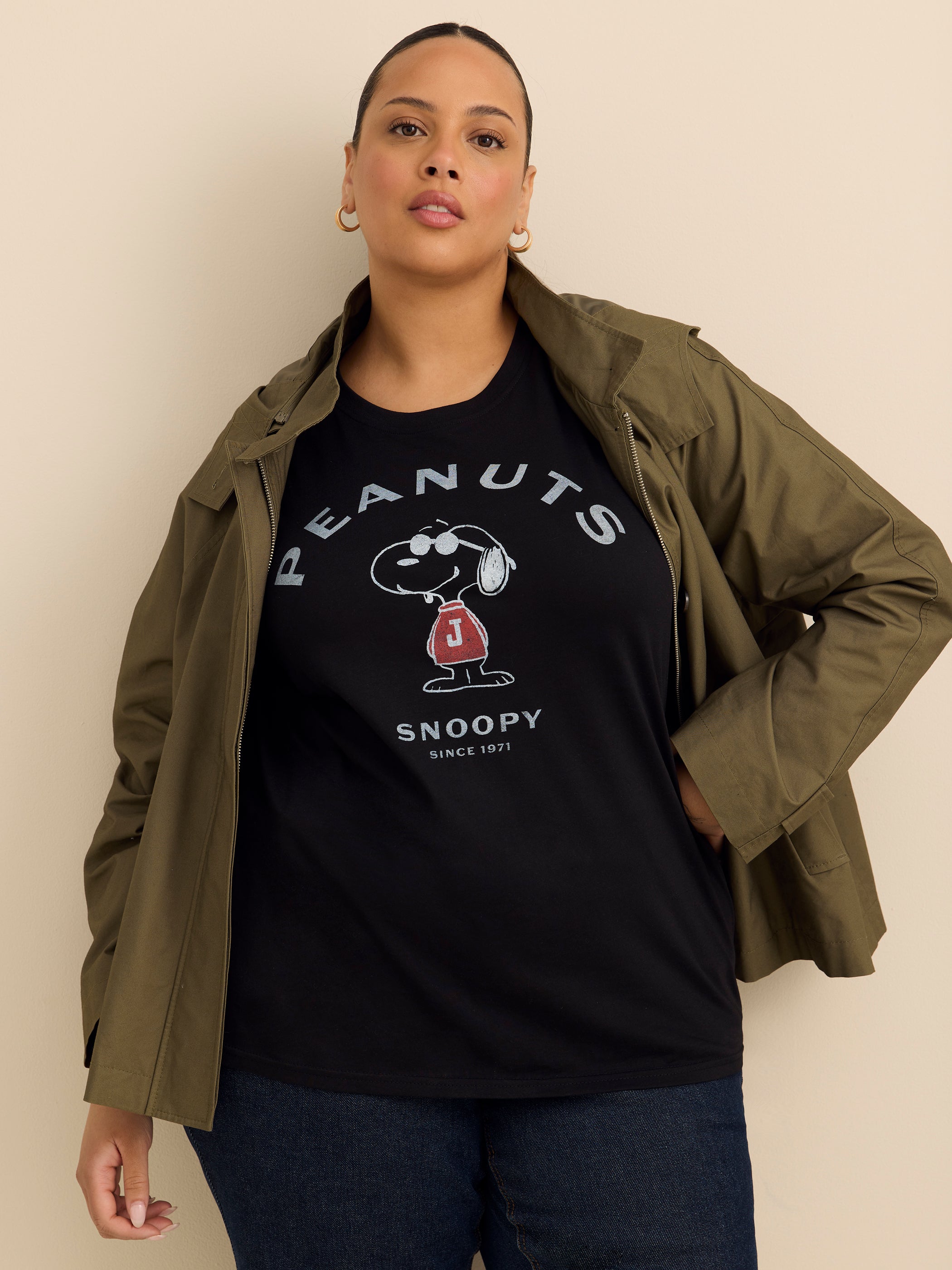 Black Short-Sleeve Crew Neck Tee with Snoopy Print