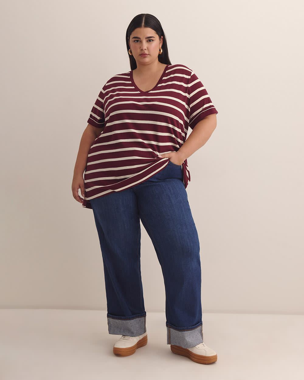 Boyfriend-Fit V-Neck T-Shirt - PENN. Essentials
