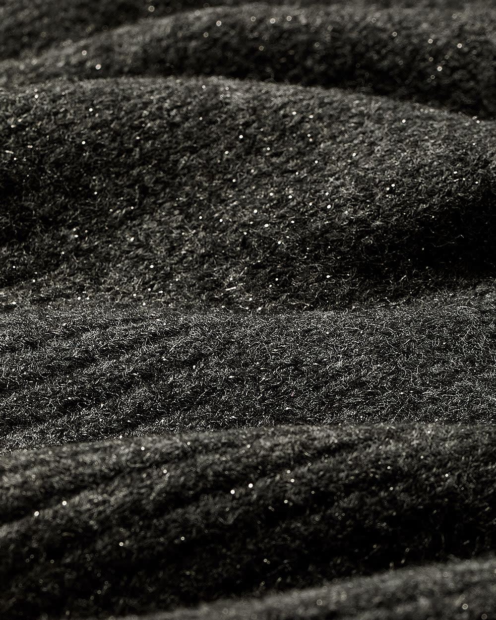 Pull à col rond et mailles métalliques