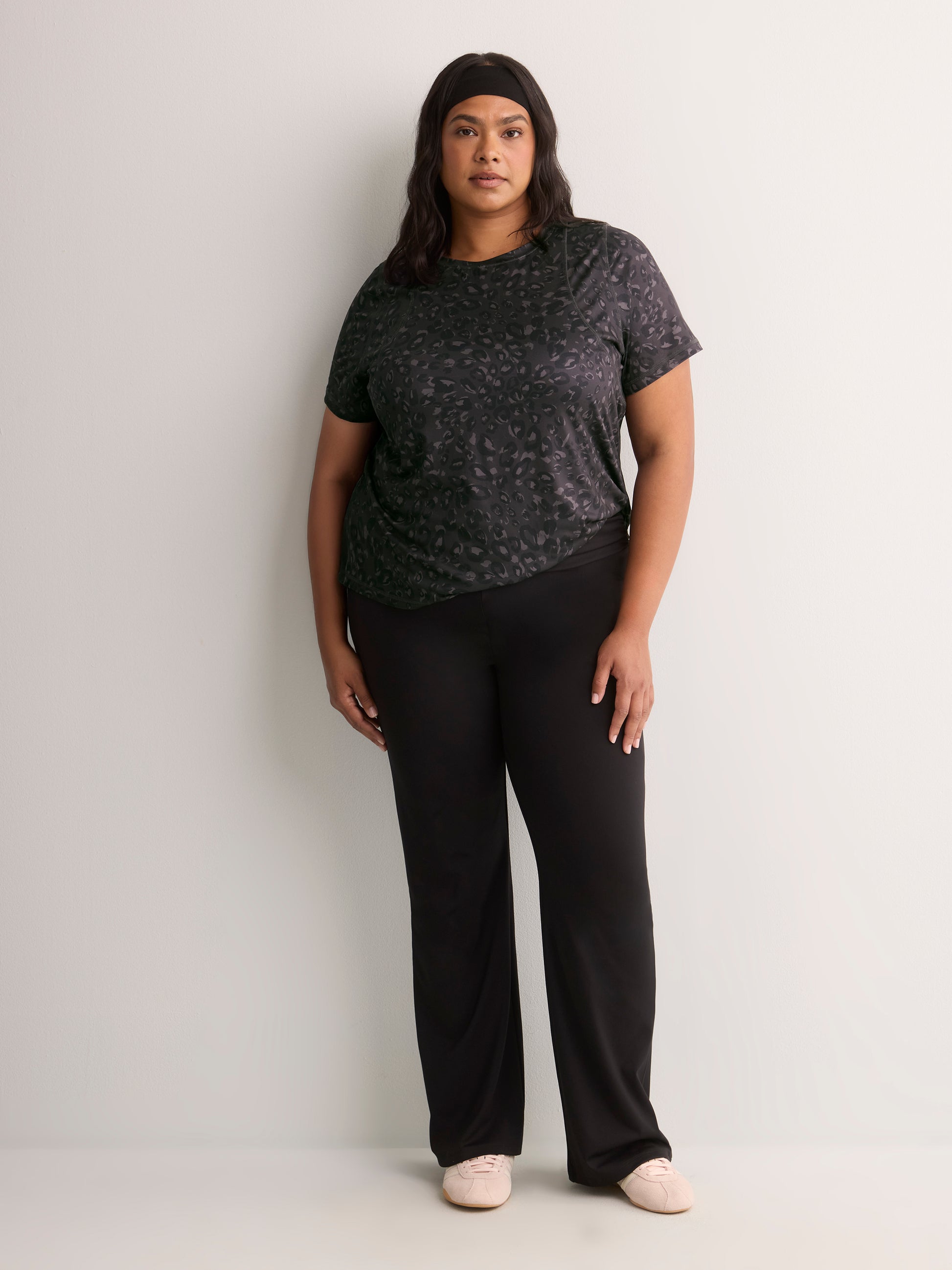 Responsible, Black Leopard-Print Short-Sleeve T-Shirt with Mesh Inserts - Active Zone