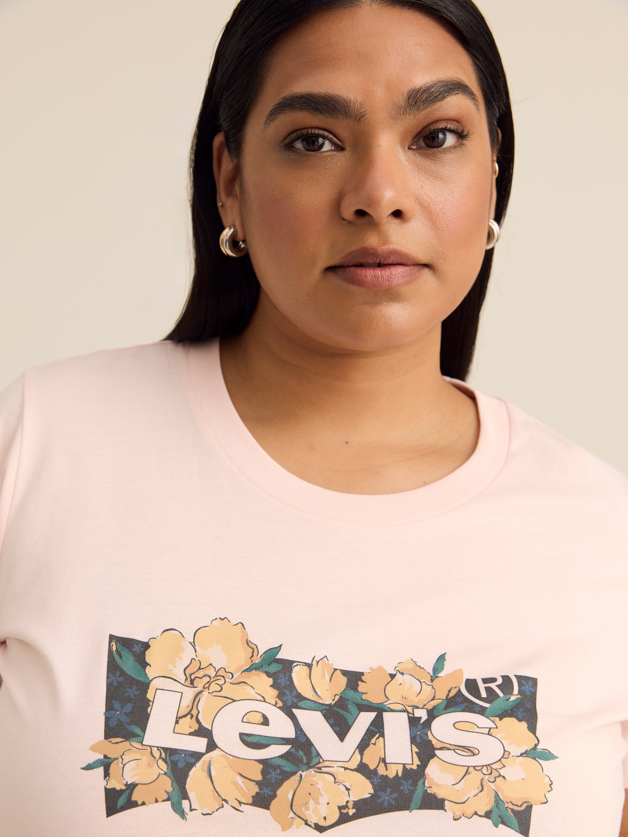 Pink Crew-Neck Tee with Floral Batwing Logo - Levi's