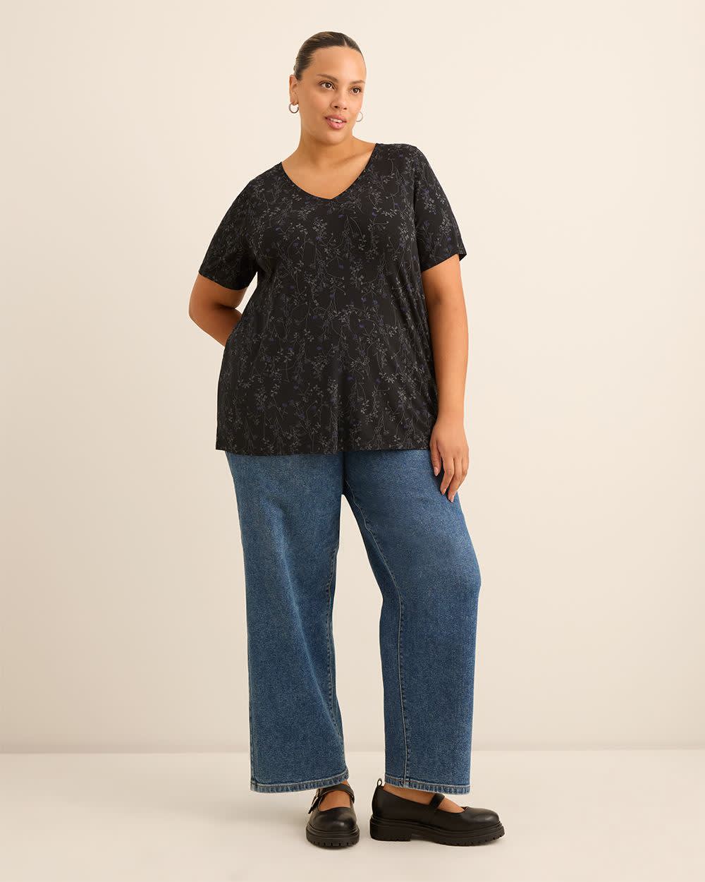 Modern-Fit Short-Sleeve V-Neck Tee - PENN. Essentials