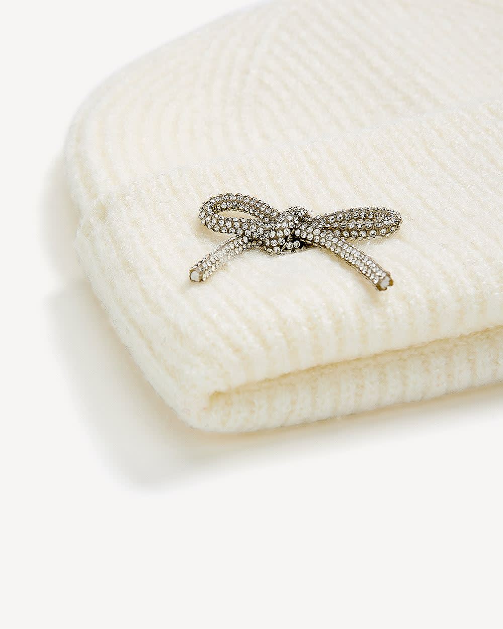 Bonnet en tricot côtelé avec boucle scintillante