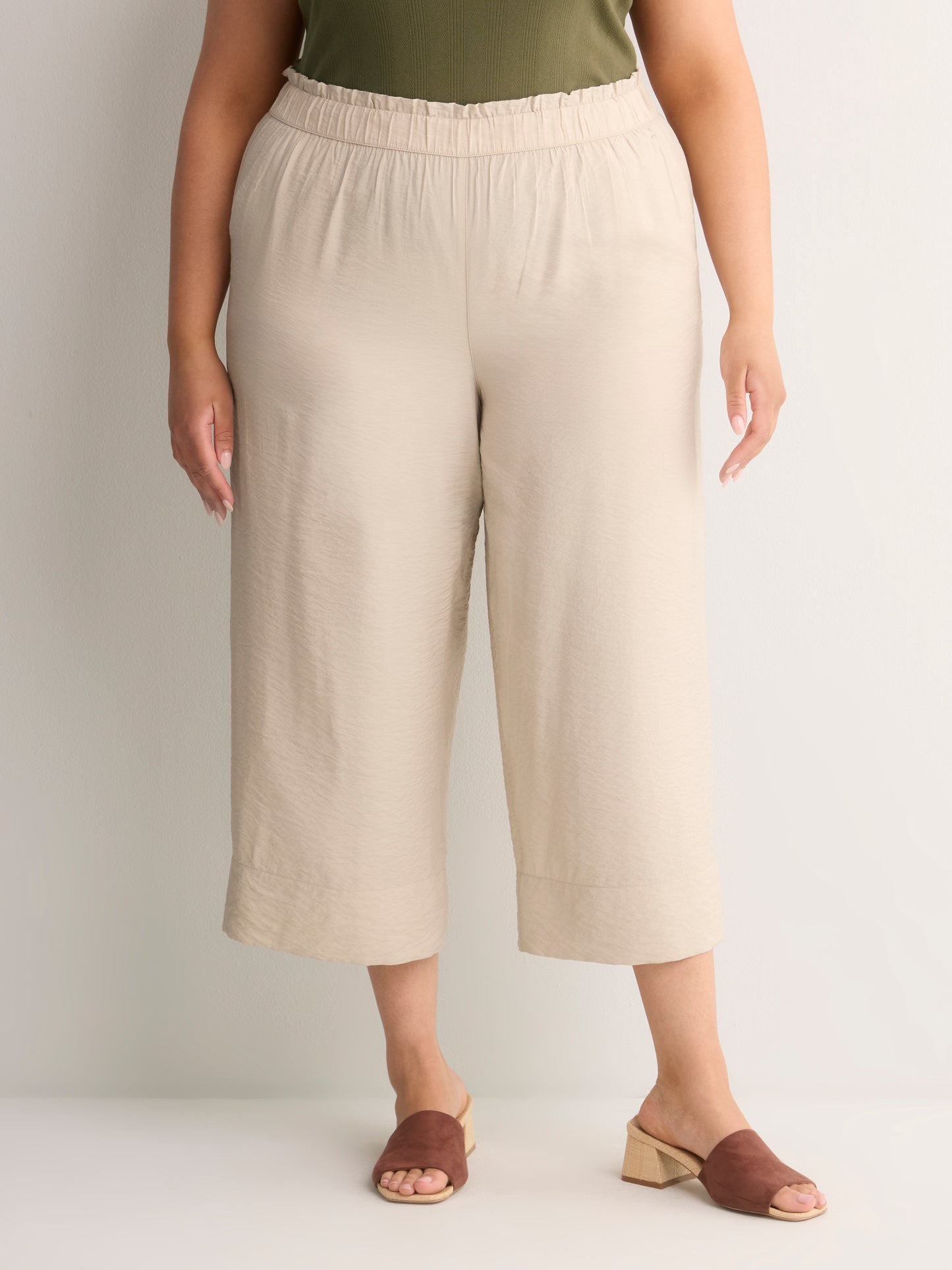 Woven Wide-Leg Slip-On Cropped Pant