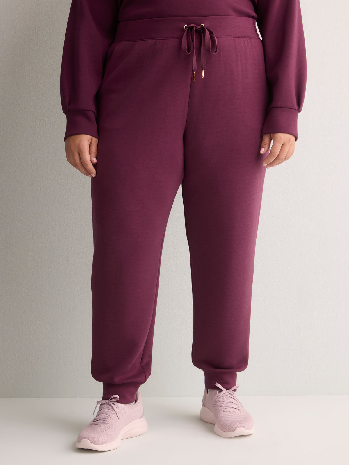 Skechluxe Elevate Mid-Rise Jogger Pant - Skechers