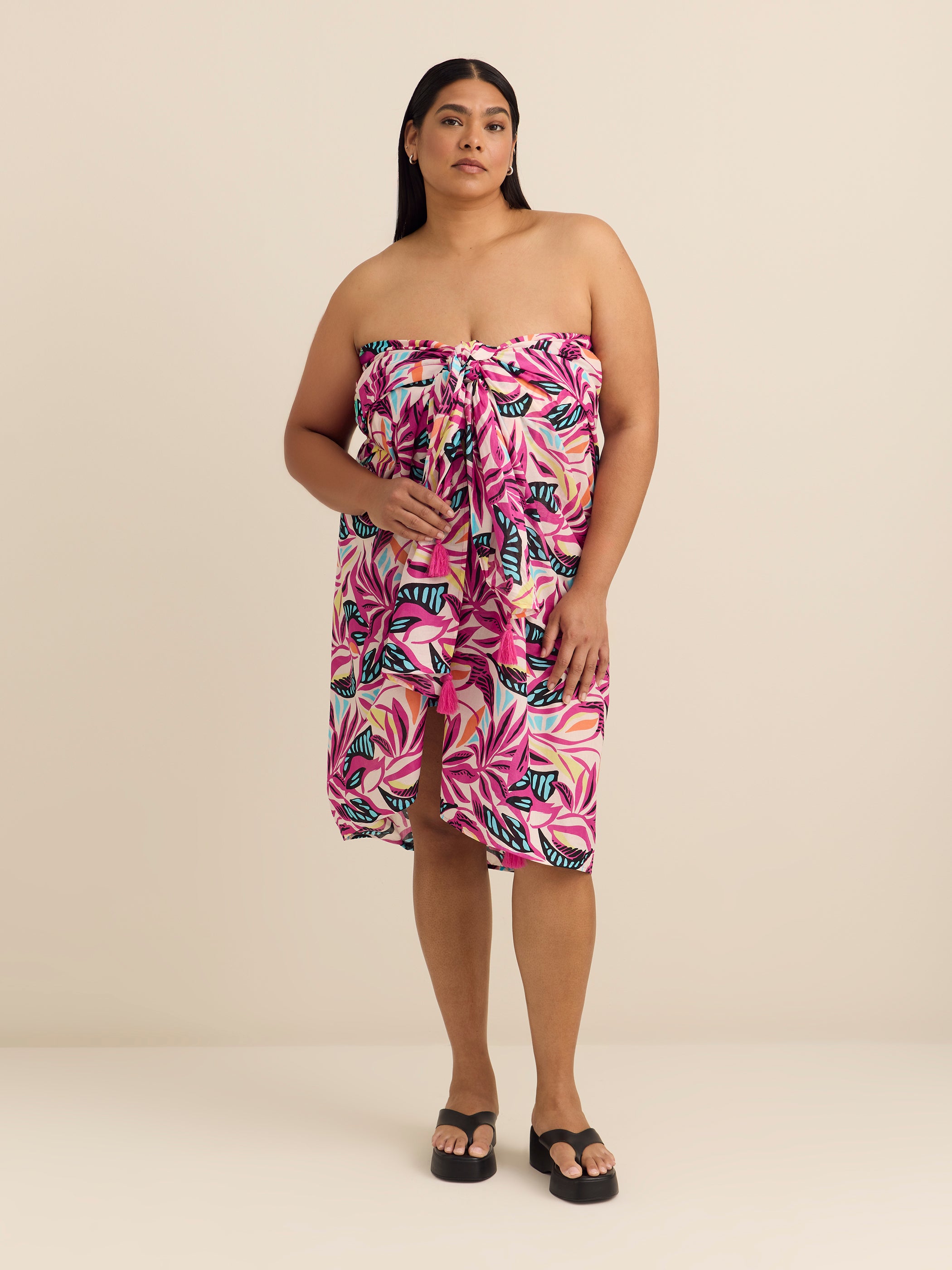 Printed Pareo With Tassels Details