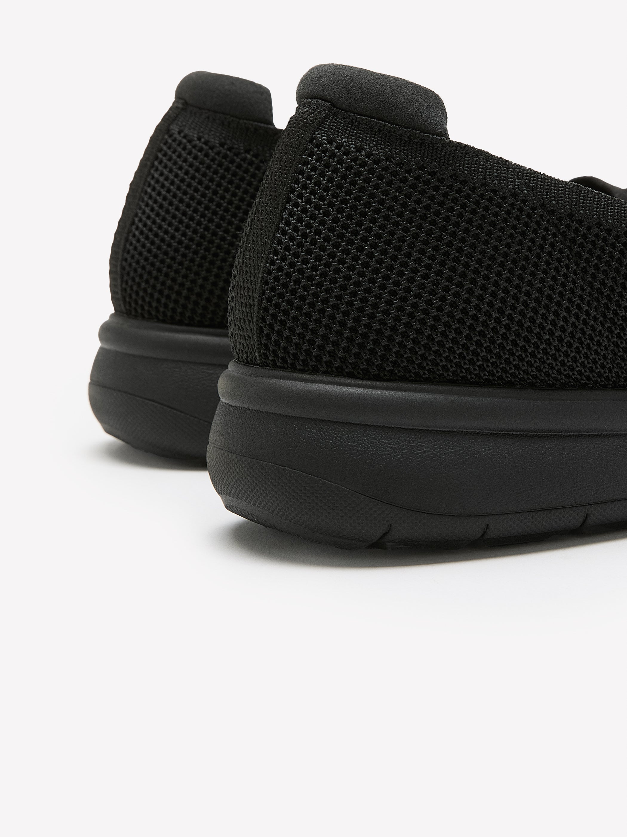 Chaussure Ezrin Cove avec chaîne décorative, pied large - Clarks