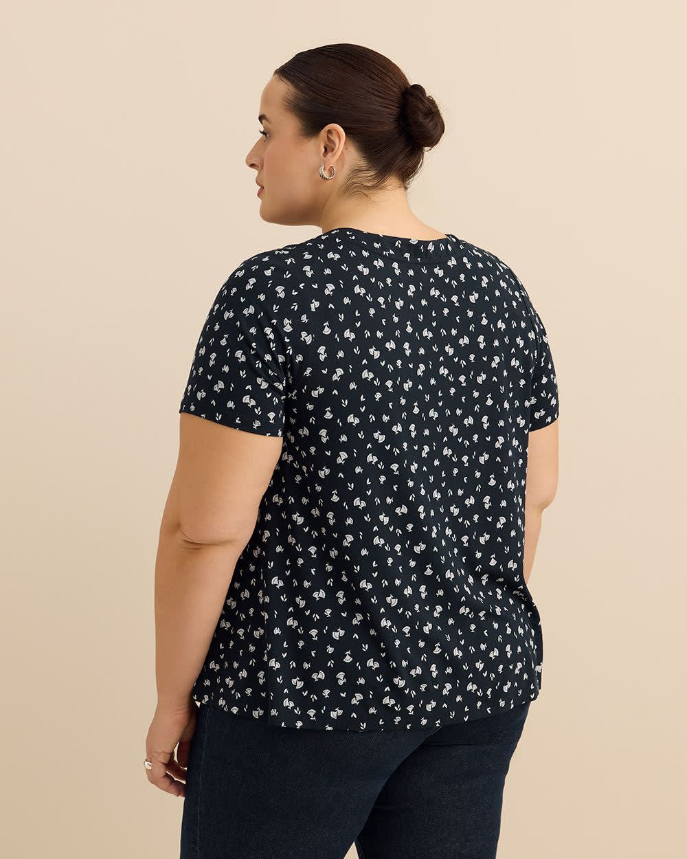 Haut évasé à manches courtes et encolure en V