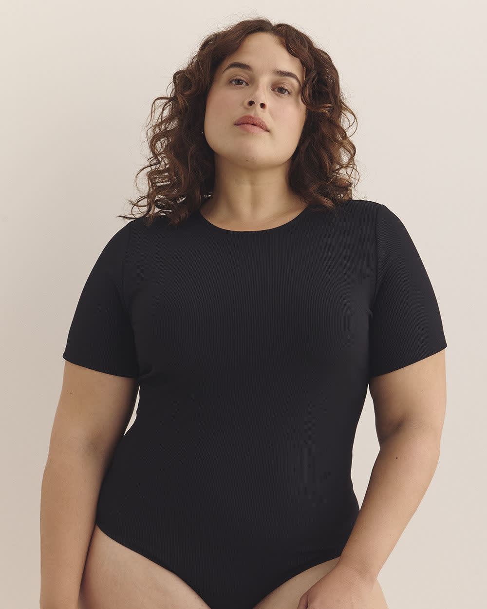 Justaucorps à  col rond et à  manches courtes