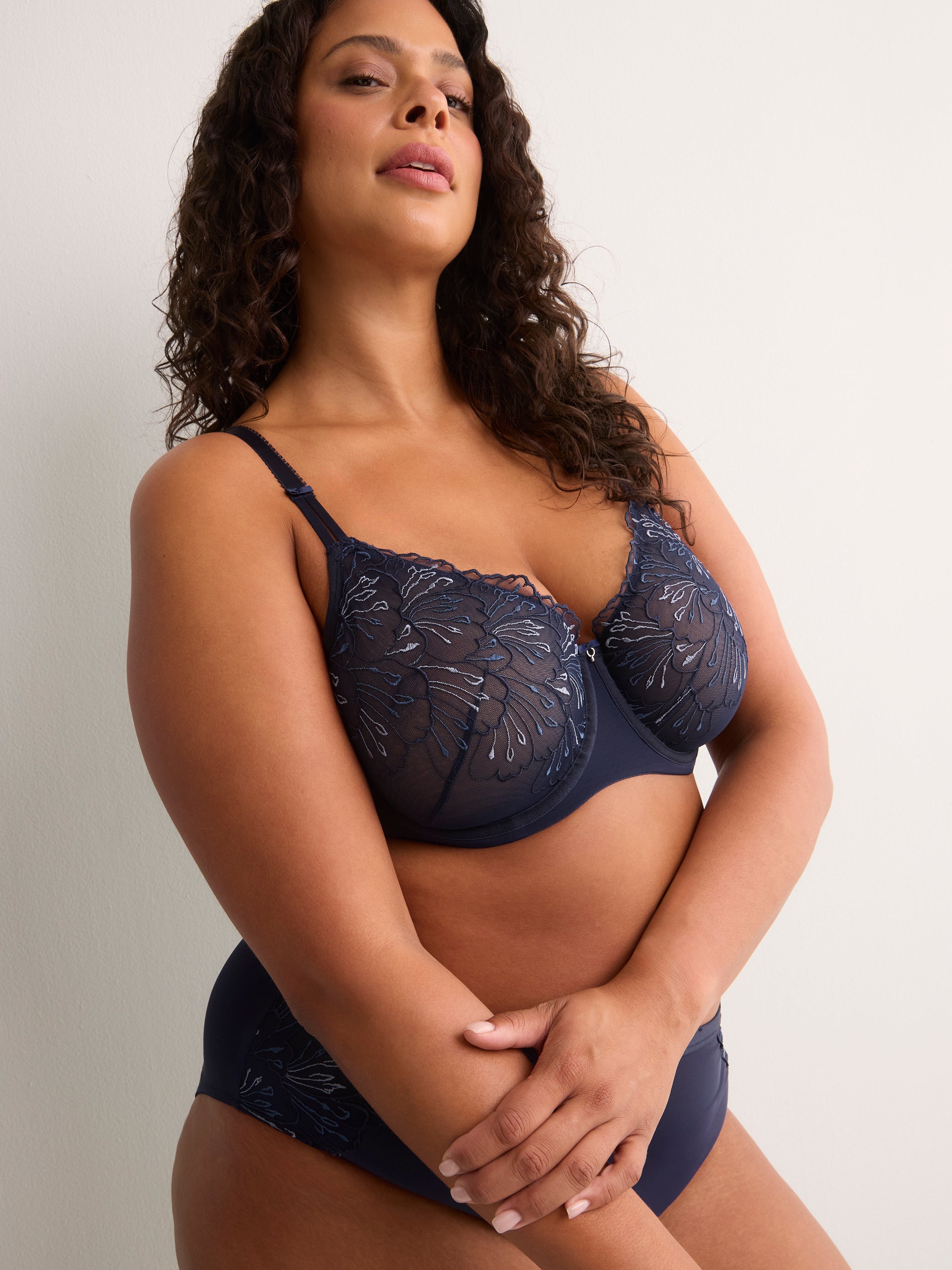 Full-Coverage Underwire Embroidered Mesh Bra - Déesse