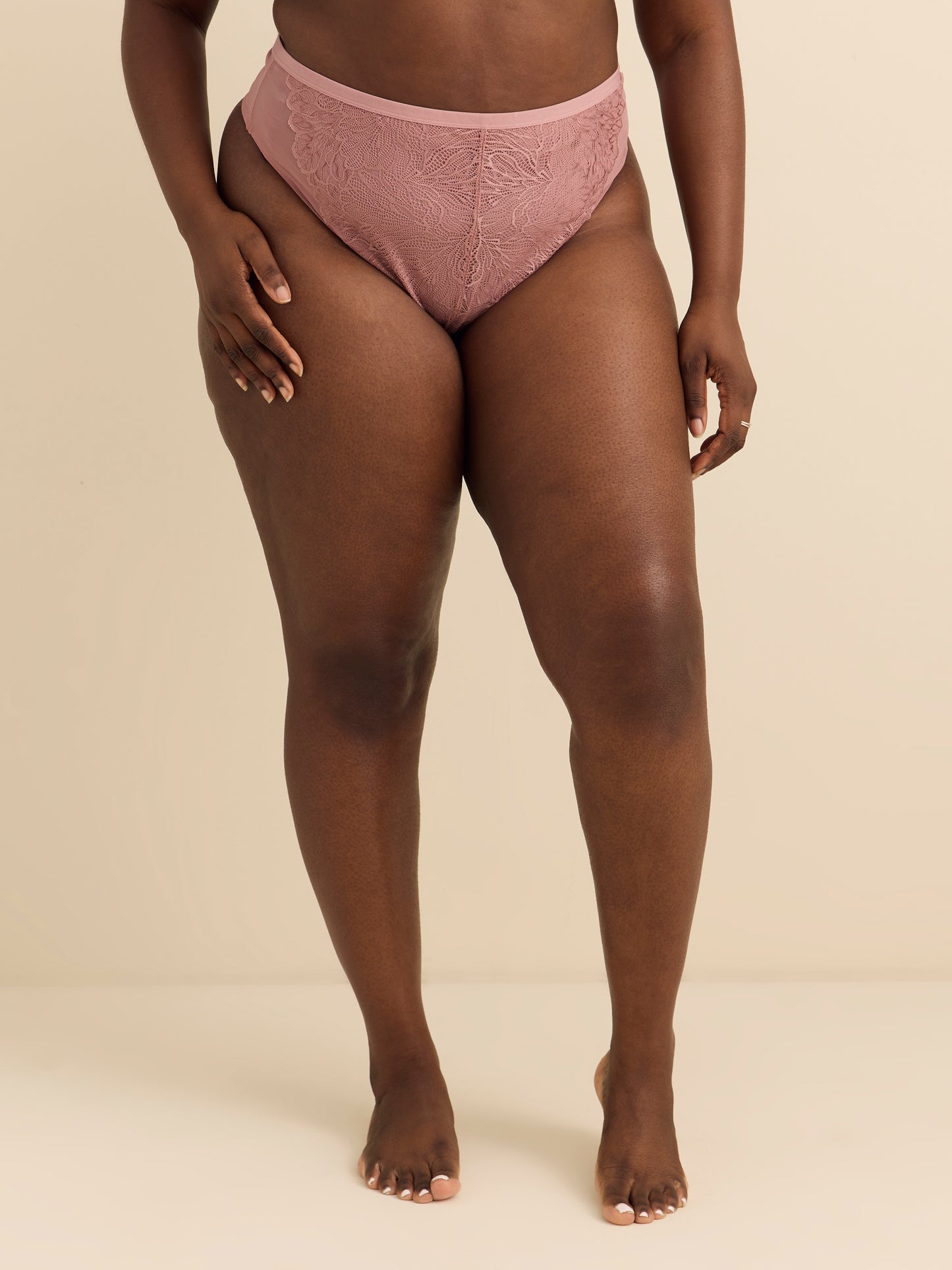 Culotte tanga unie en maille avec dentelle - Déesse Collection