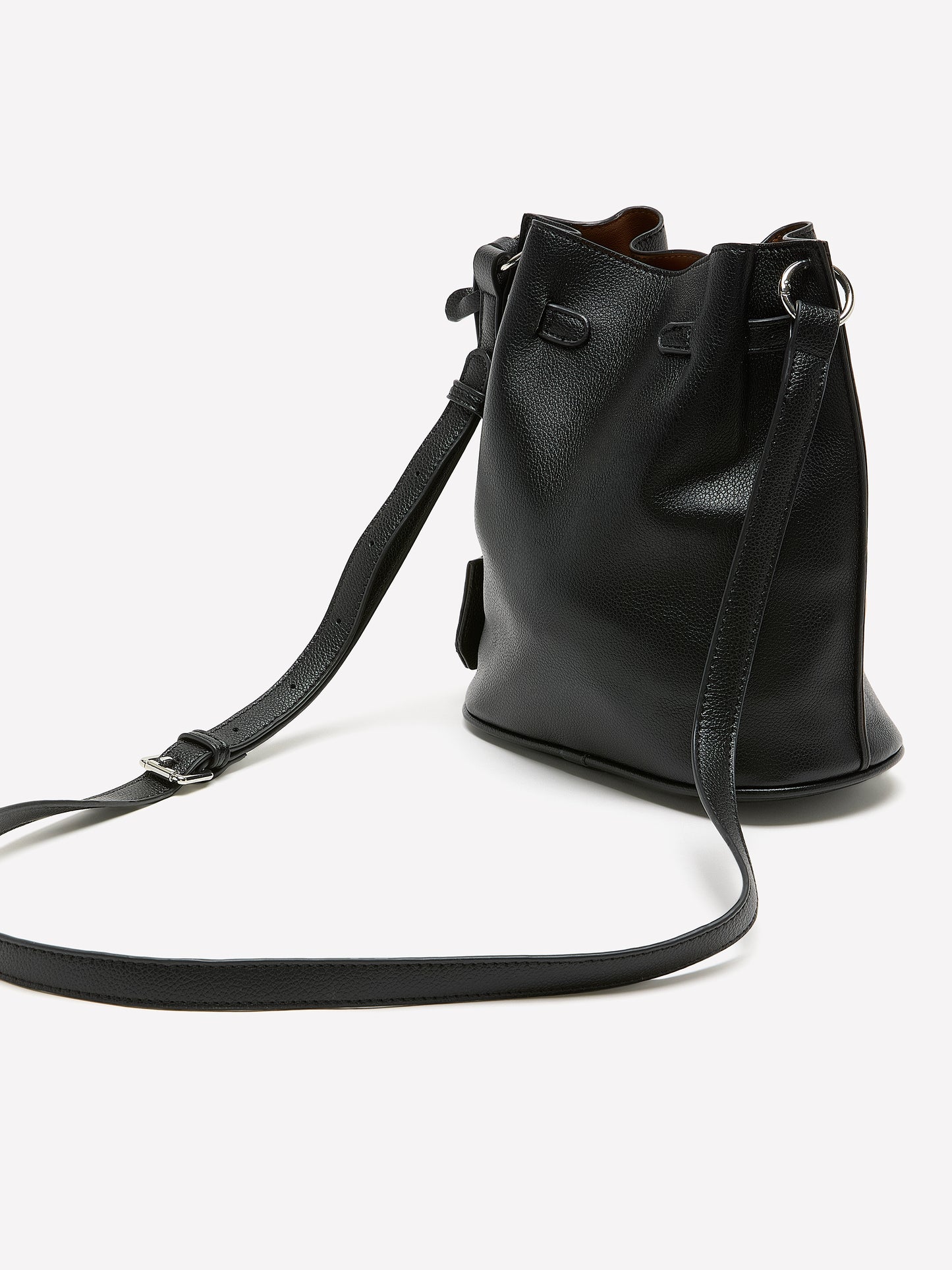 Sac seau en faux cuir noir métallique