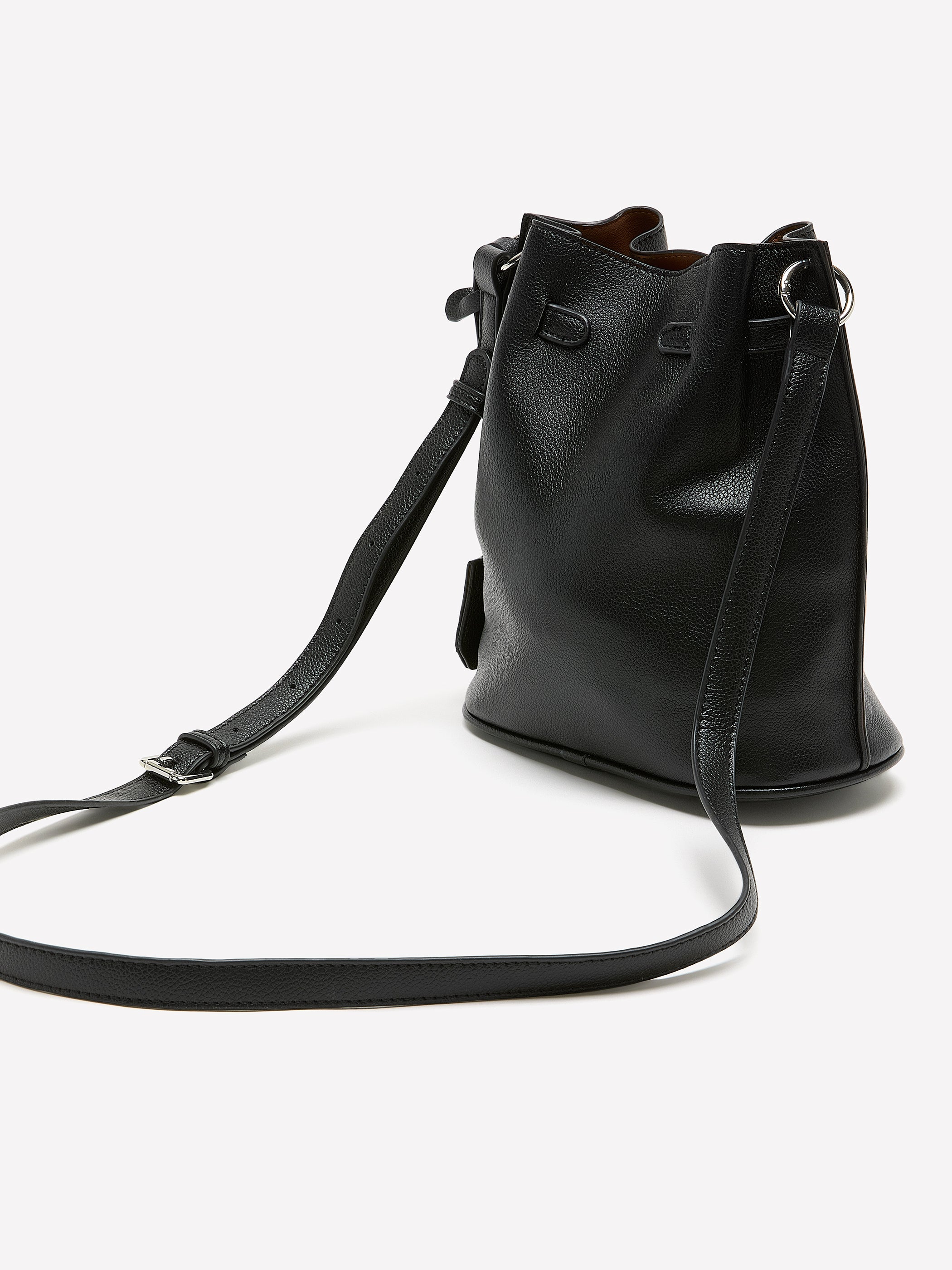 Sac seau en faux cuir noir métallique