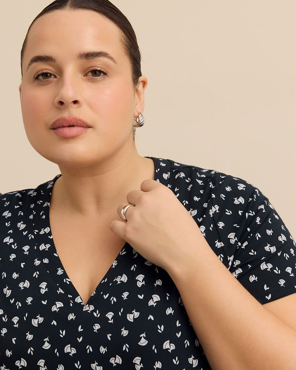 Haut évasé à manches courtes et encolure en V