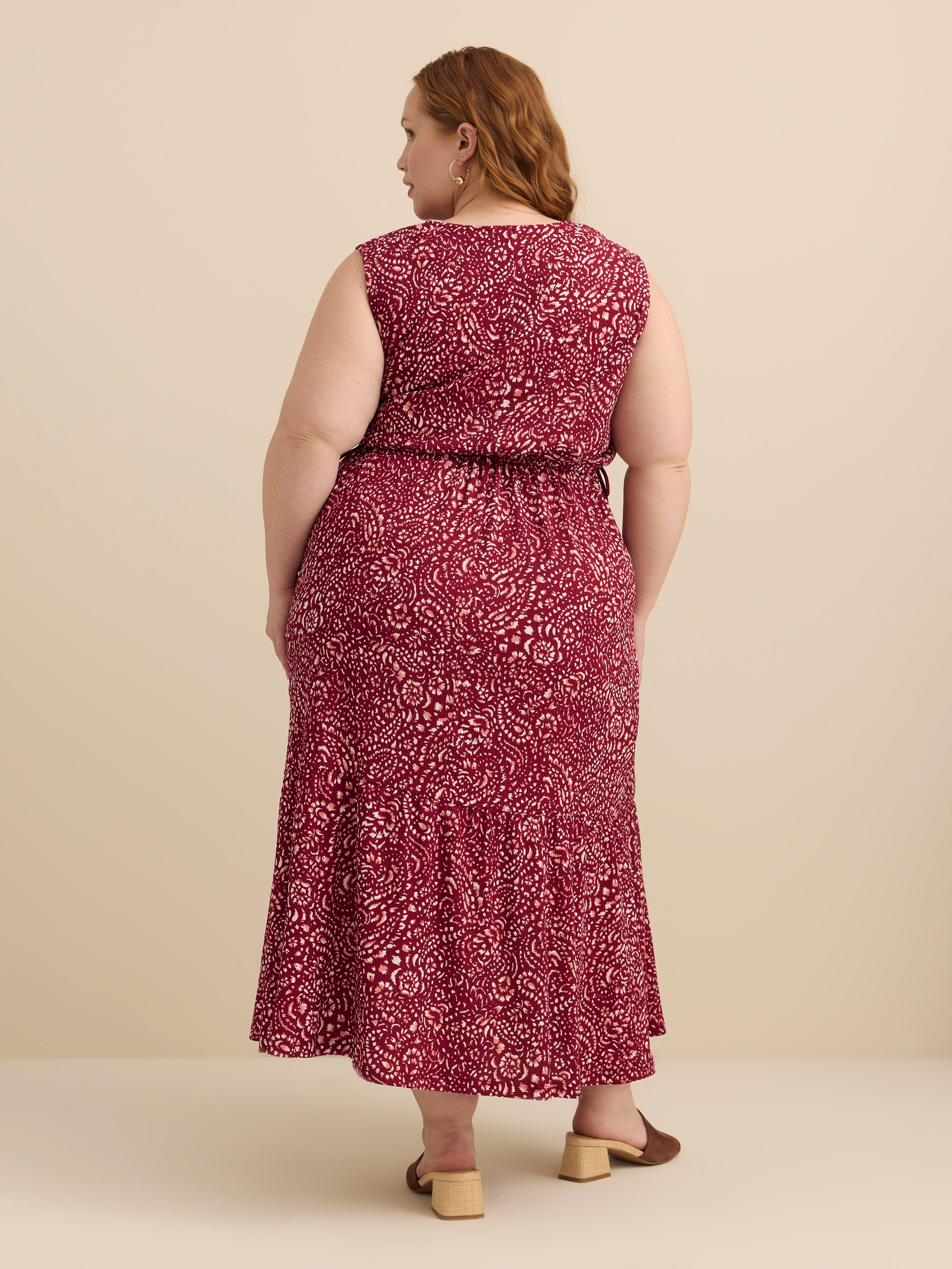 Robe imprimée sans manches à col rond avec jupe à volants