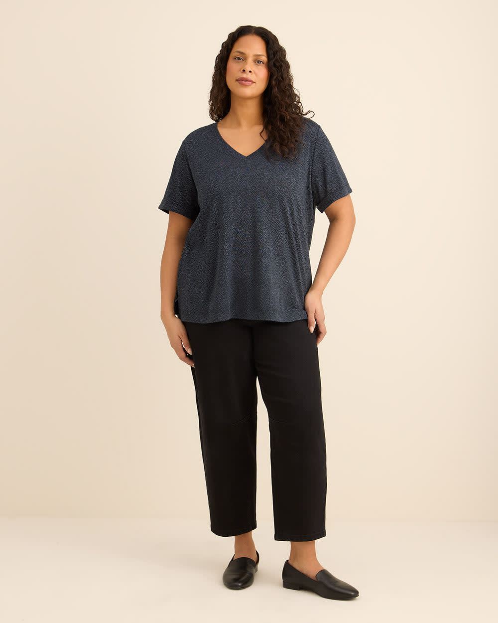 Boyfriend-Fit V-Neck T-Shirt - PENN. Essentials