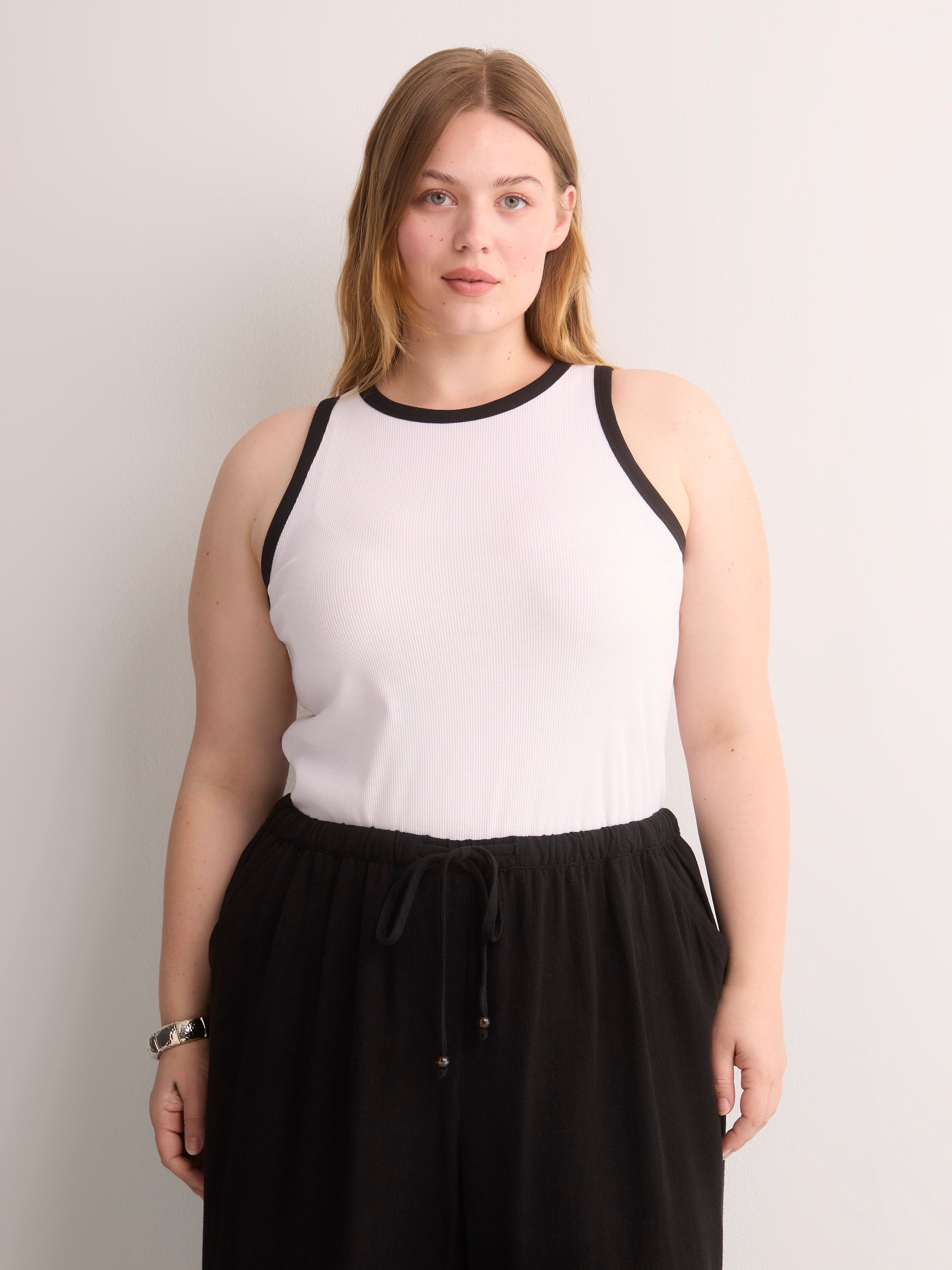 Fitted Halter-Neck Rib Knit Tank Top with Contrast Binding