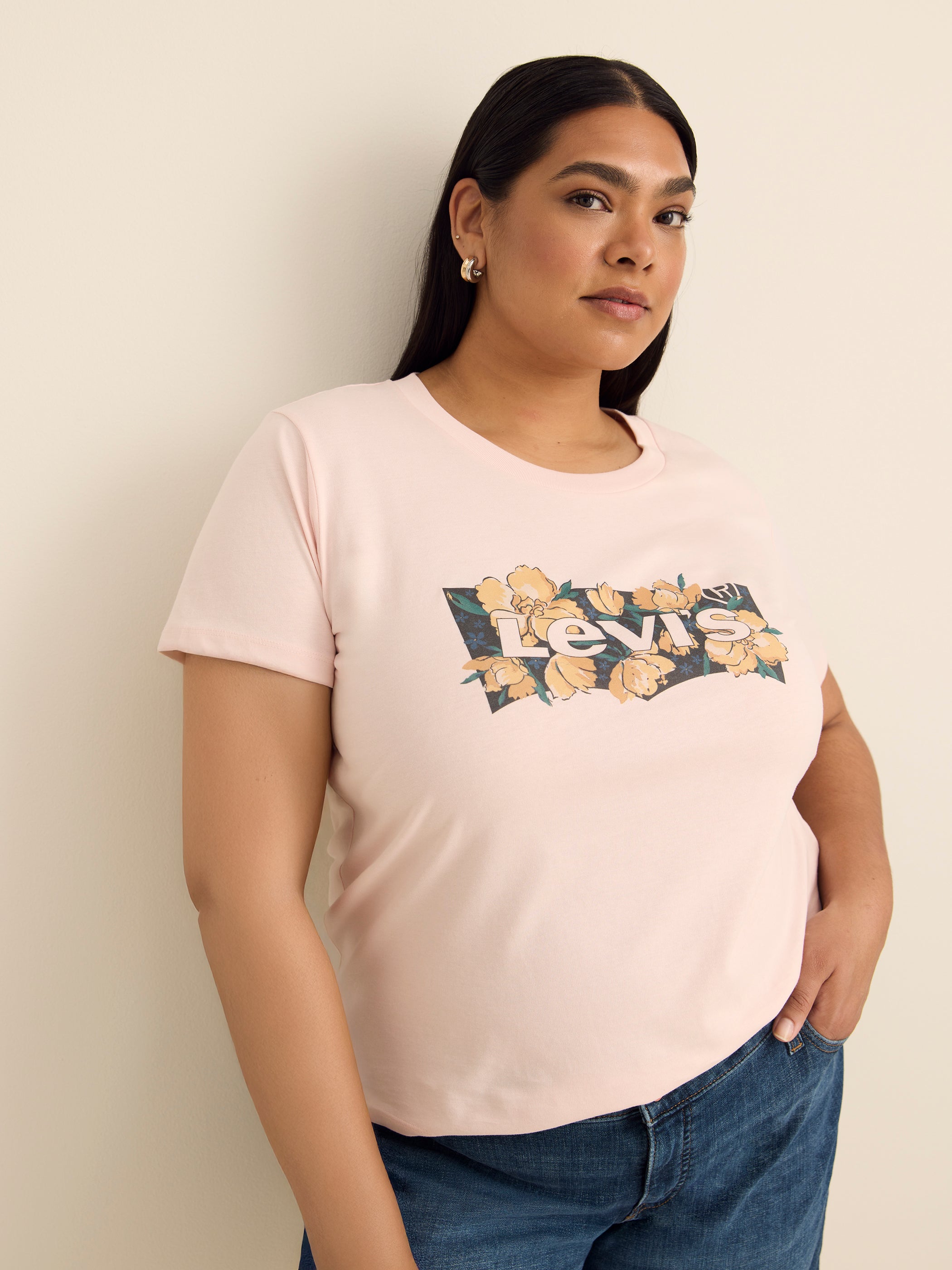 Pink Crew-Neck Tee with Floral Batwing Logo - Levi's