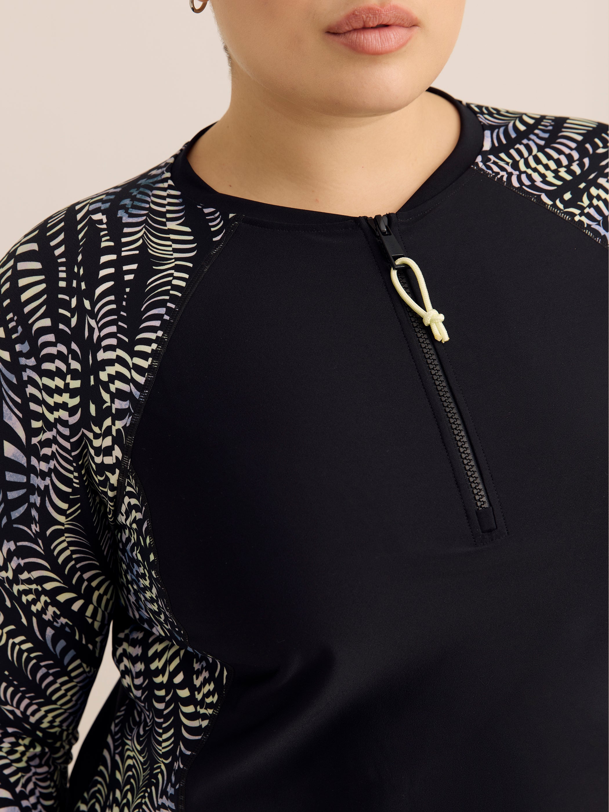 Black Wave-Print Long-Sleeve Rashguard - Active Zone