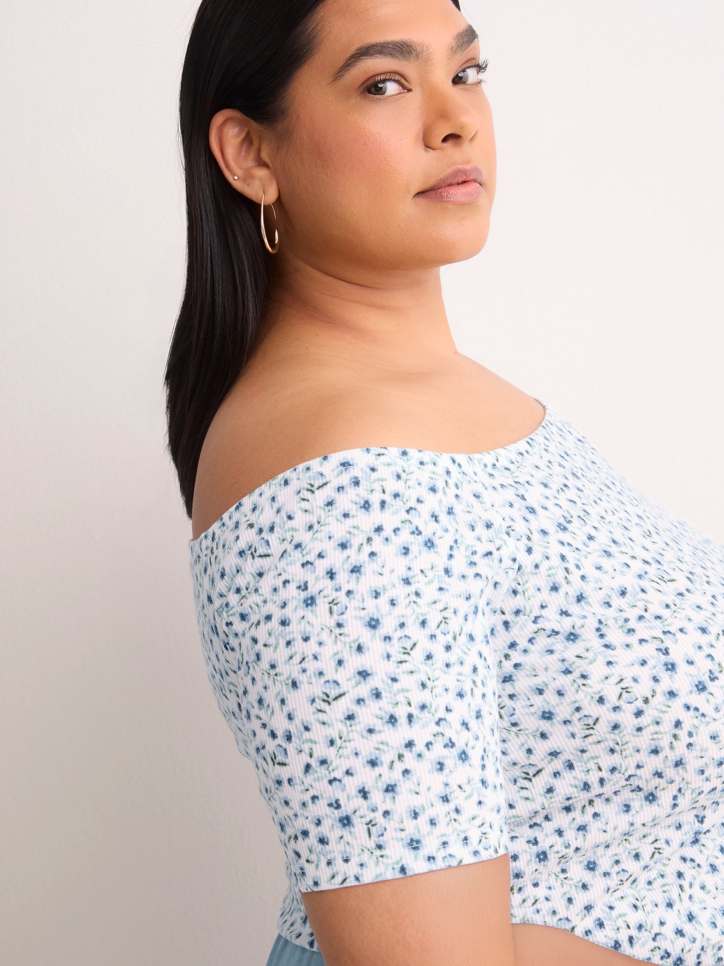 Off-Shoulder Ribbed Knit Fitted Top