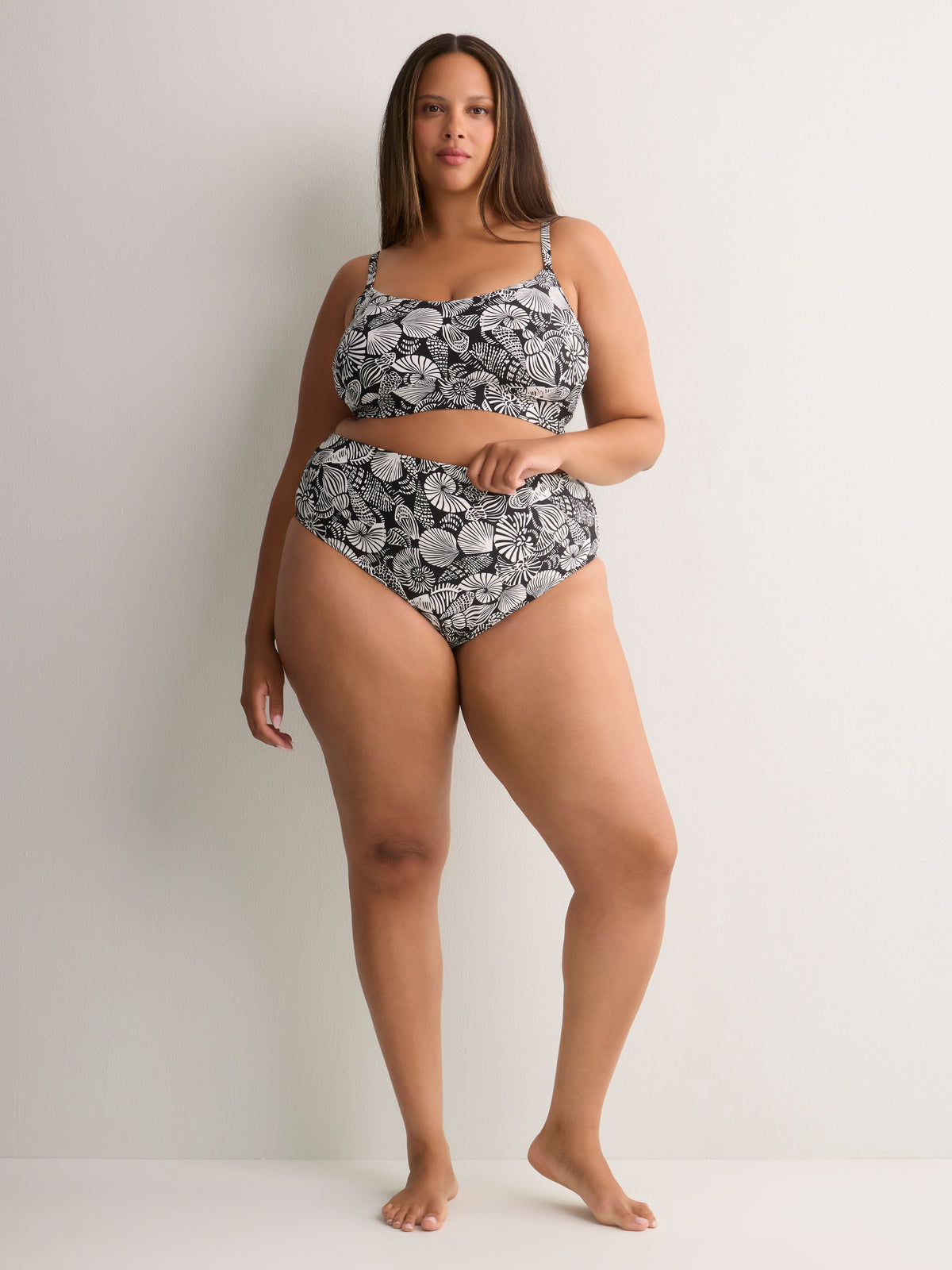 Black Seashell High-Rise High-Leg Swim Brief